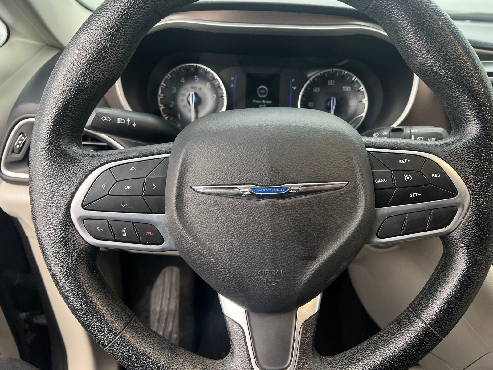 Thumbnail: 2021 Chrysler Voyager - 4