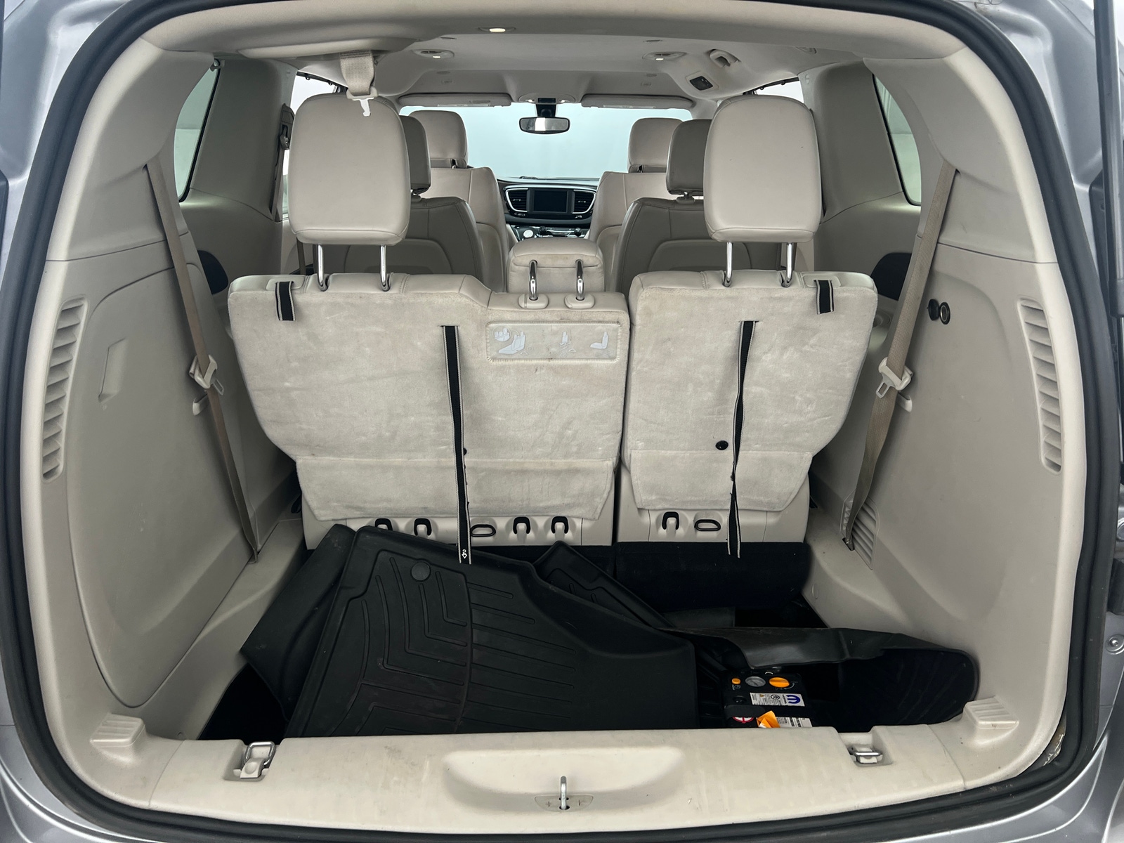 Thumbnail: 2021 Chrysler Voyager - 6