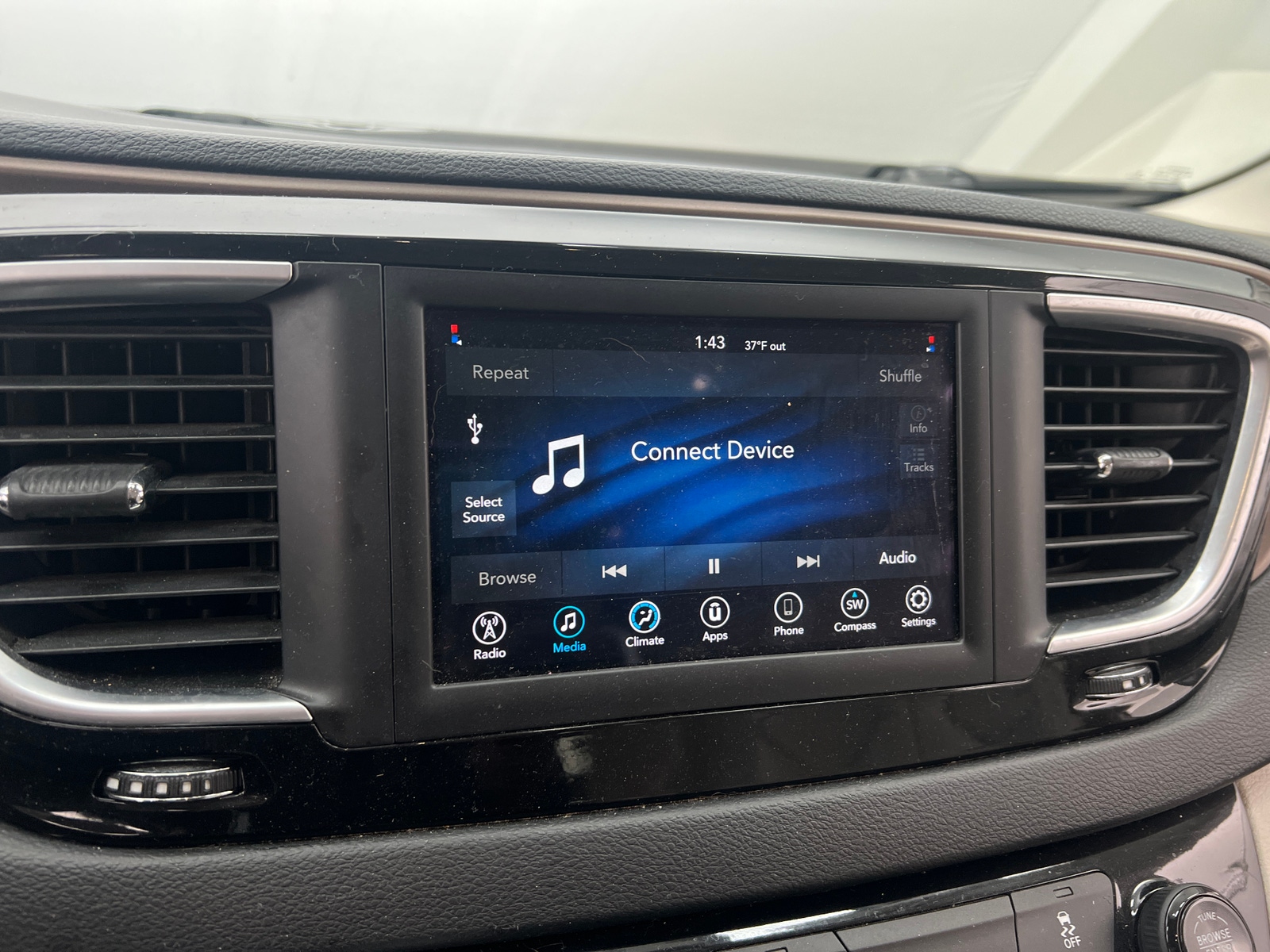 Thumbnail: 2021 Chrysler Voyager - 3