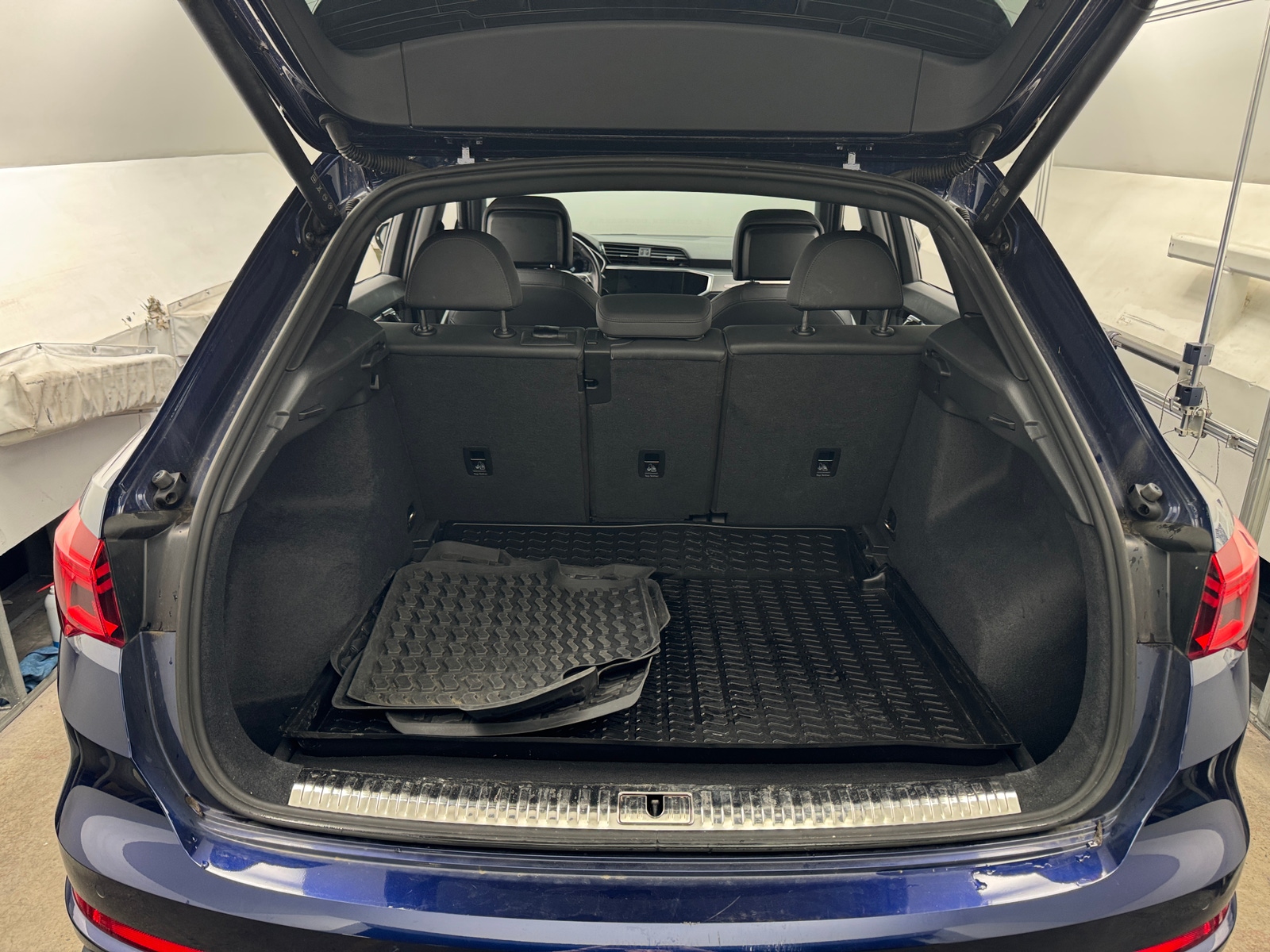 Thumbnail: 2023 Audi Q3 - 6