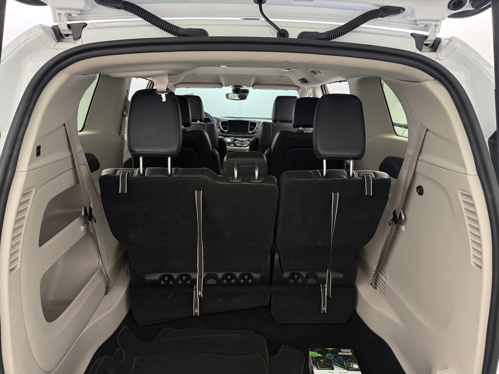 Thumbnail: 2024 Chrysler Pacifica - 6