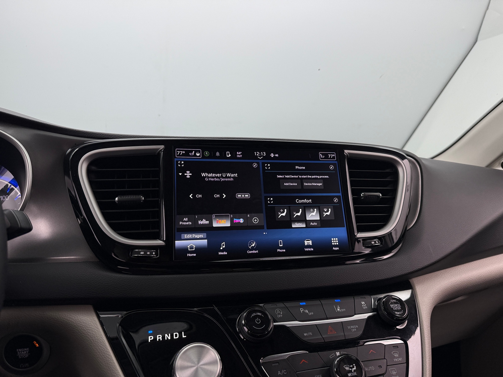 Thumbnail: 2024 Chrysler Pacifica - 3