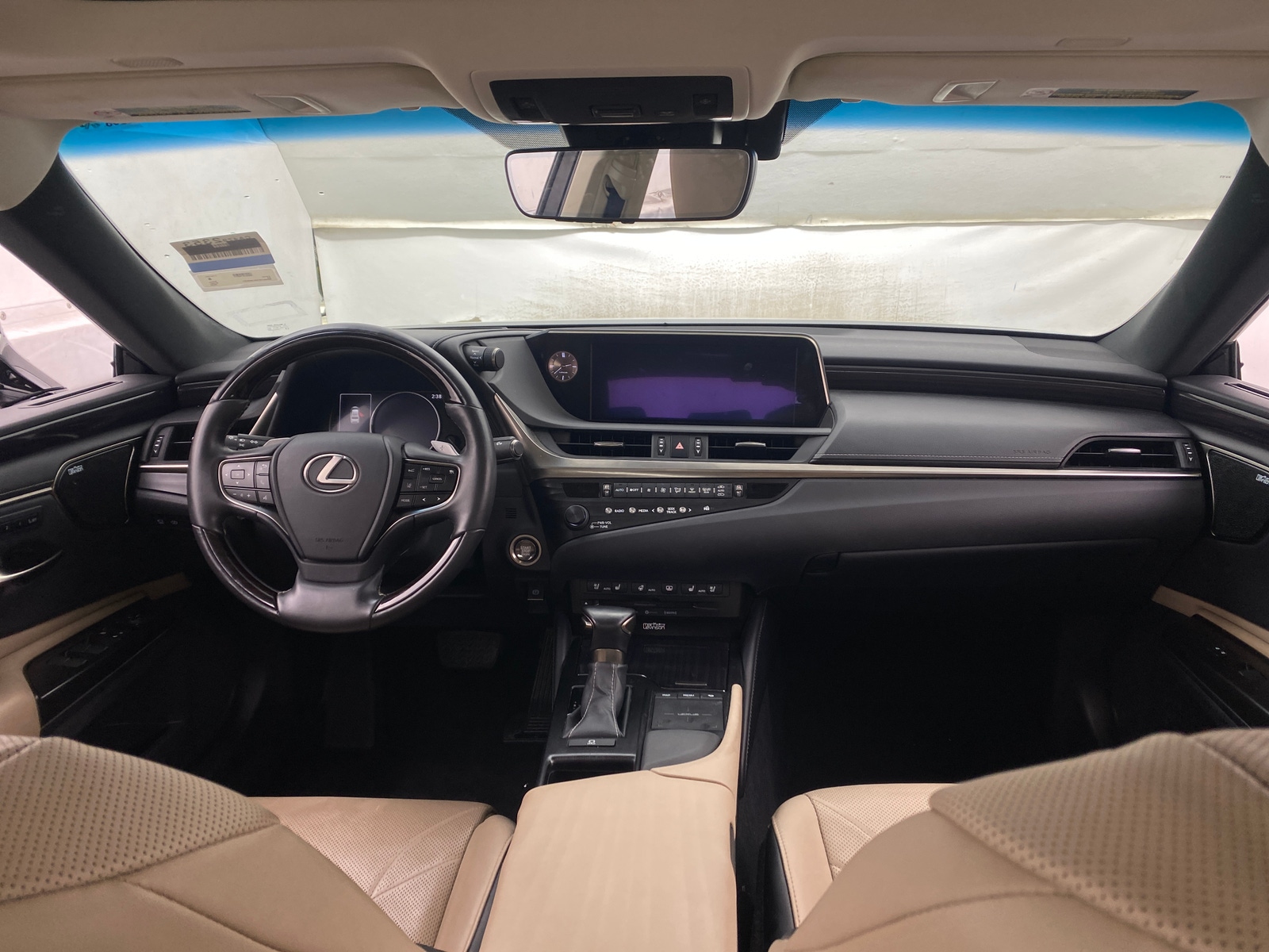 Thumbnail: 2019 Lexus ES - 2