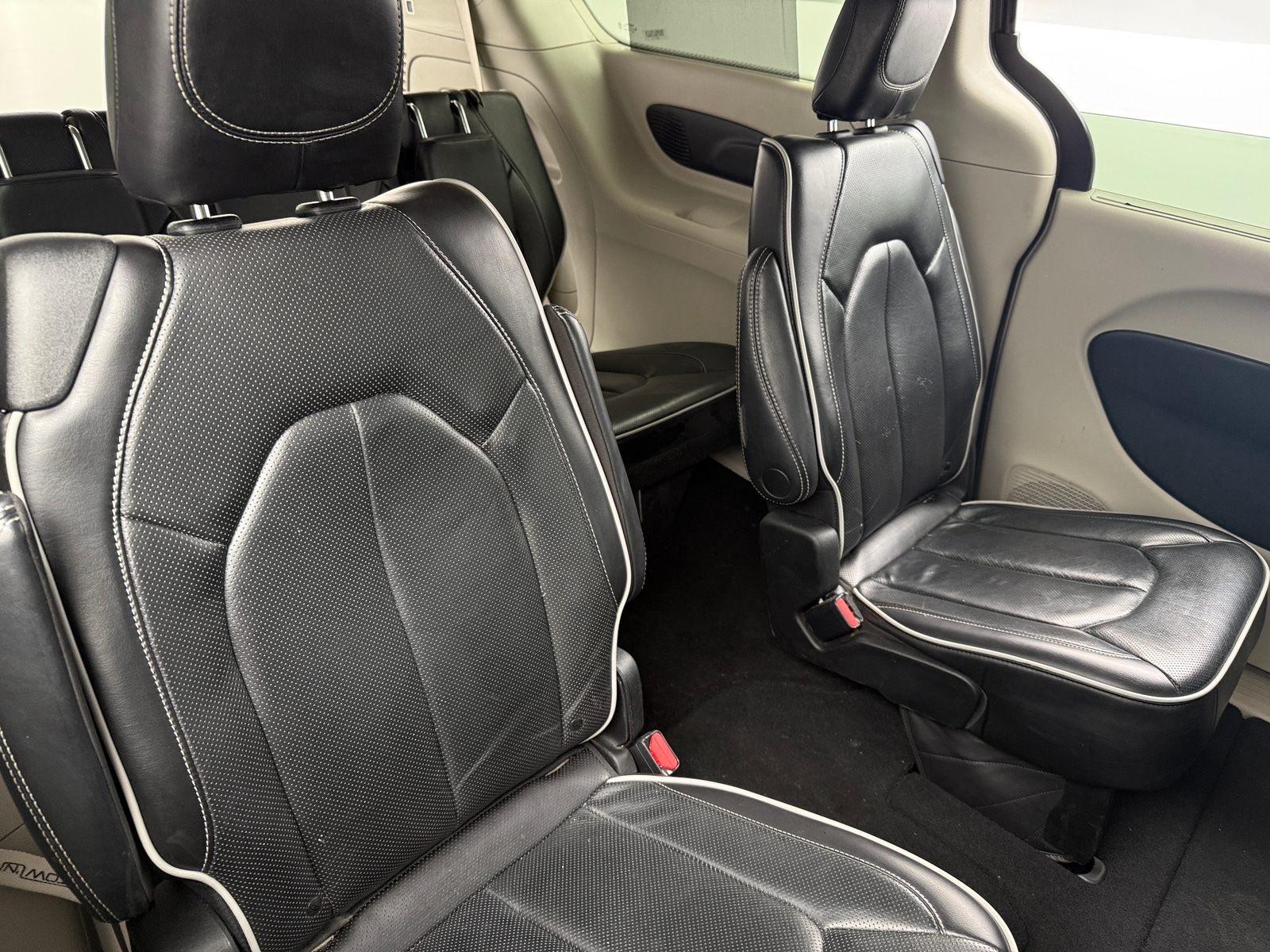 Thumbnail: 2023 Chrysler Pacifica - 5