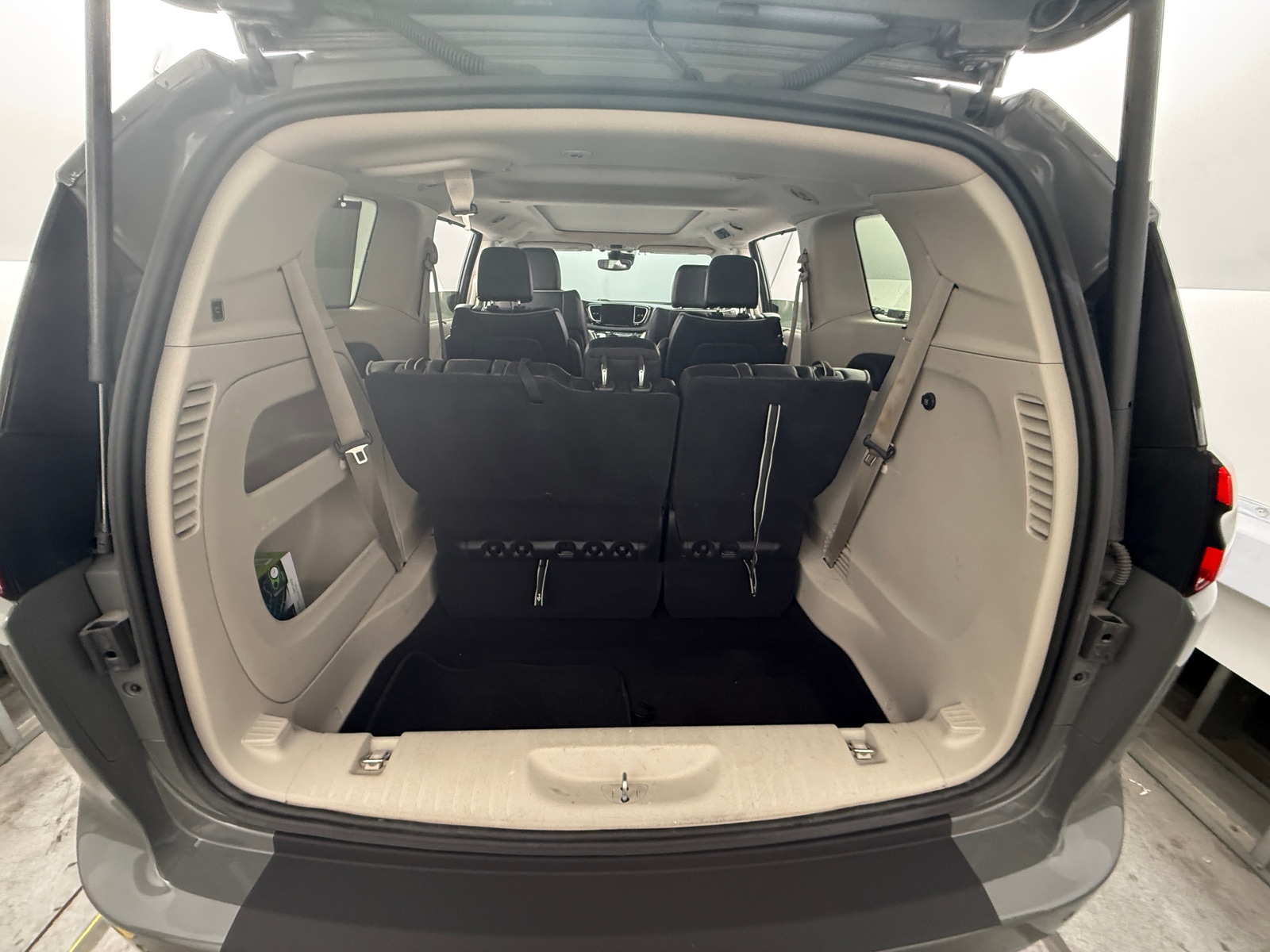 Thumbnail: 2023 Chrysler Pacifica - 6