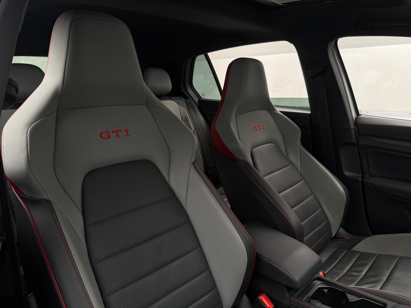 Thumbnail: 2023 Volkswagen Golf - 2