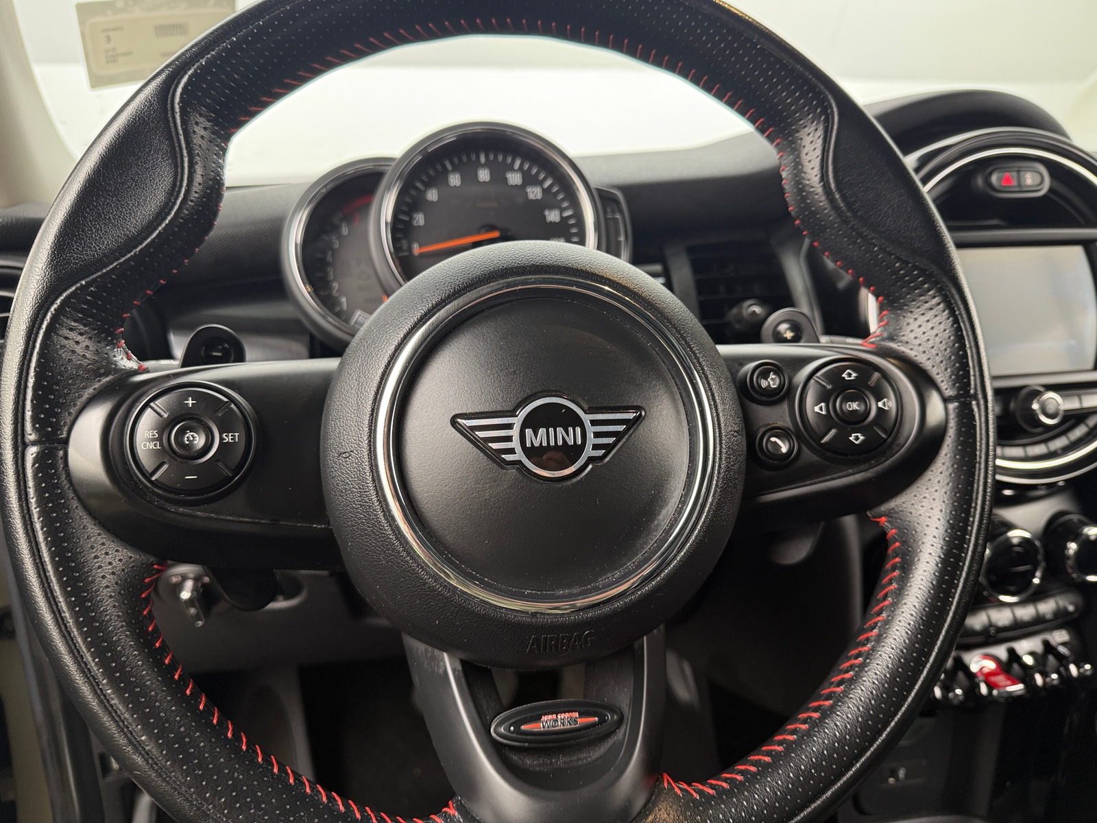 Thumbnail: 2019 MINI Cooper Hardtop - 4