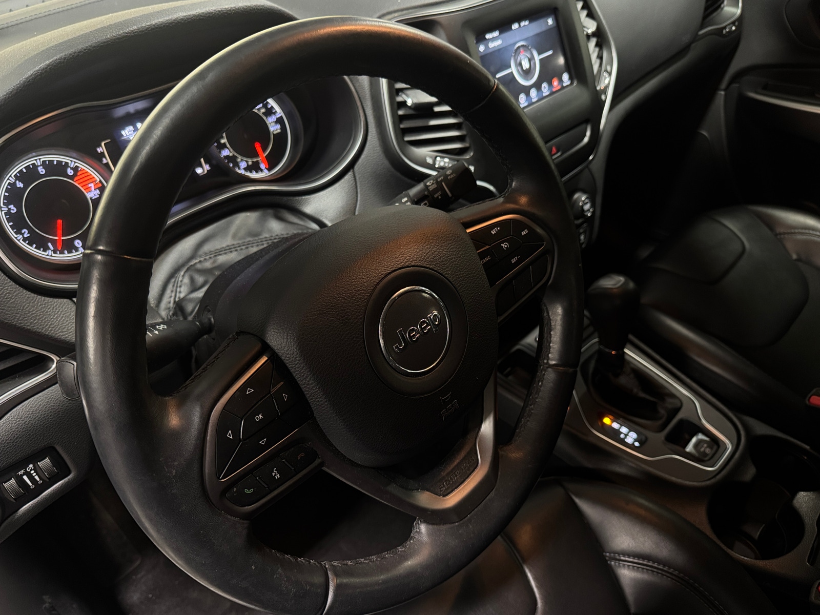 Thumbnail: 2019 Jeep Cherokee - 5