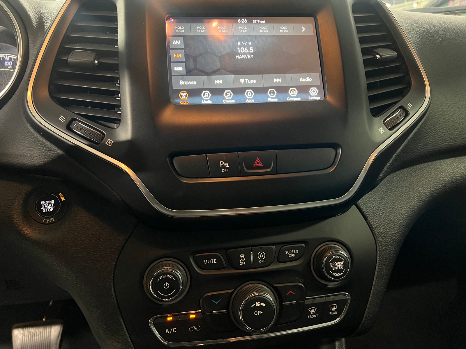 Thumbnail: 2019 Jeep Cherokee - 4