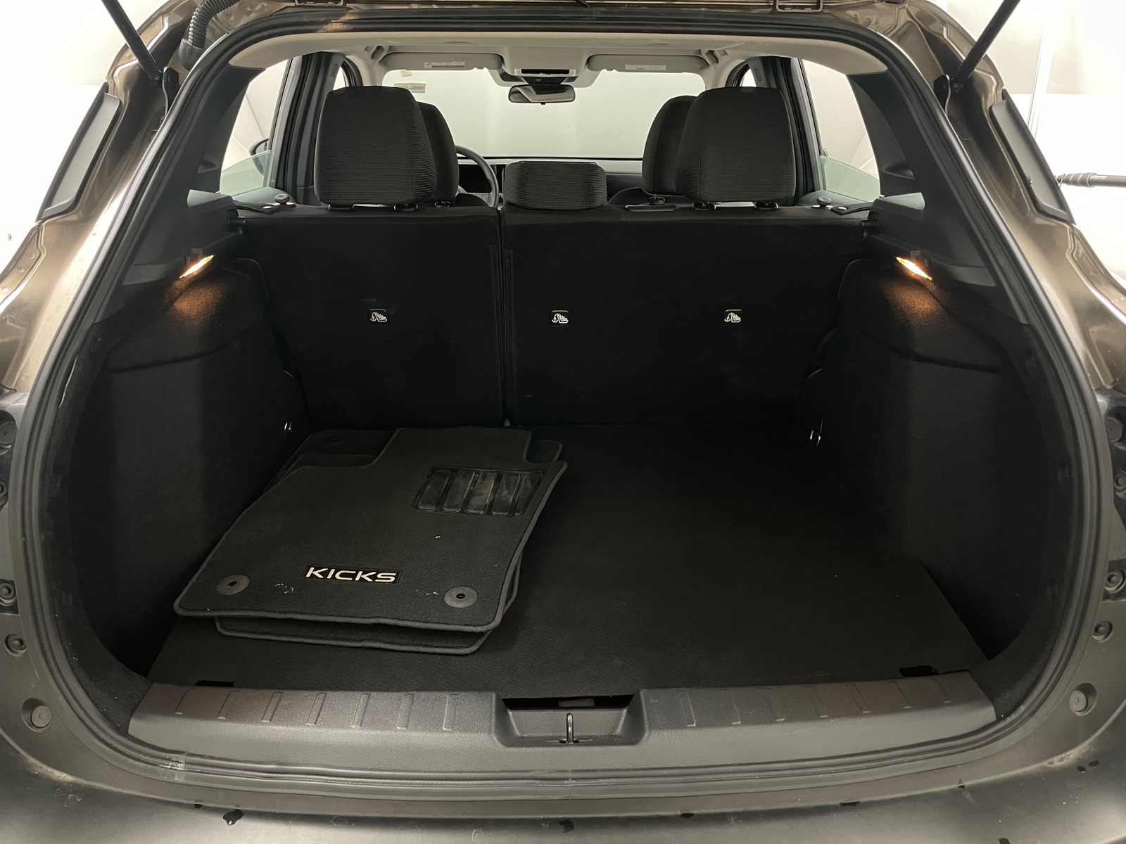 Thumbnail: 2025 Nissan Kicks - 7