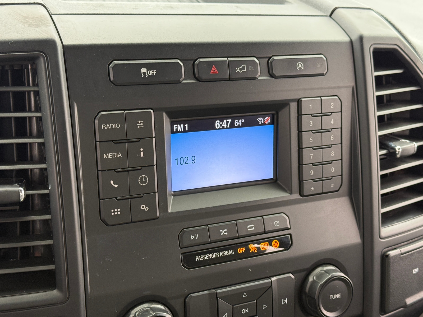 Thumbnail: 2019 Ford Econoline - 4