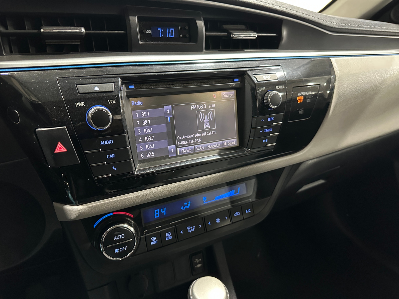 Thumbnail: 2015 Toyota Corolla - 4