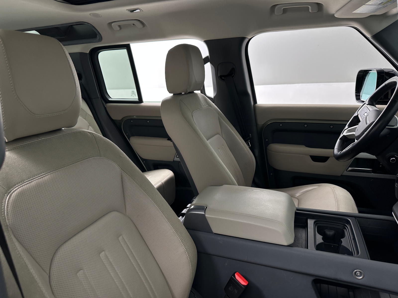 Thumbnail: 2021 Land Rover Defender - 2