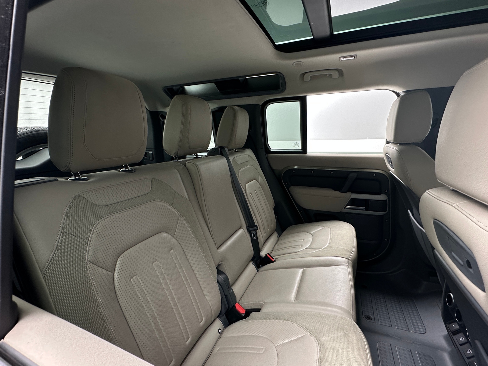 Thumbnail: 2021 Land Rover Defender - 6