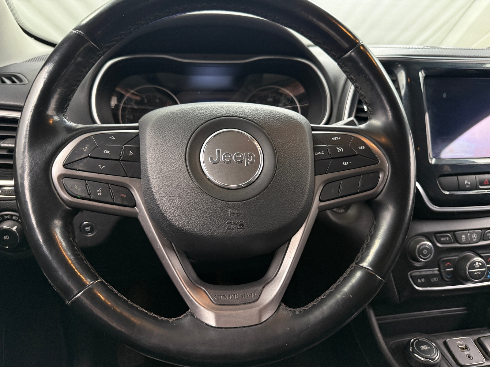 Thumbnail: 2020 Jeep Cherokee - 4