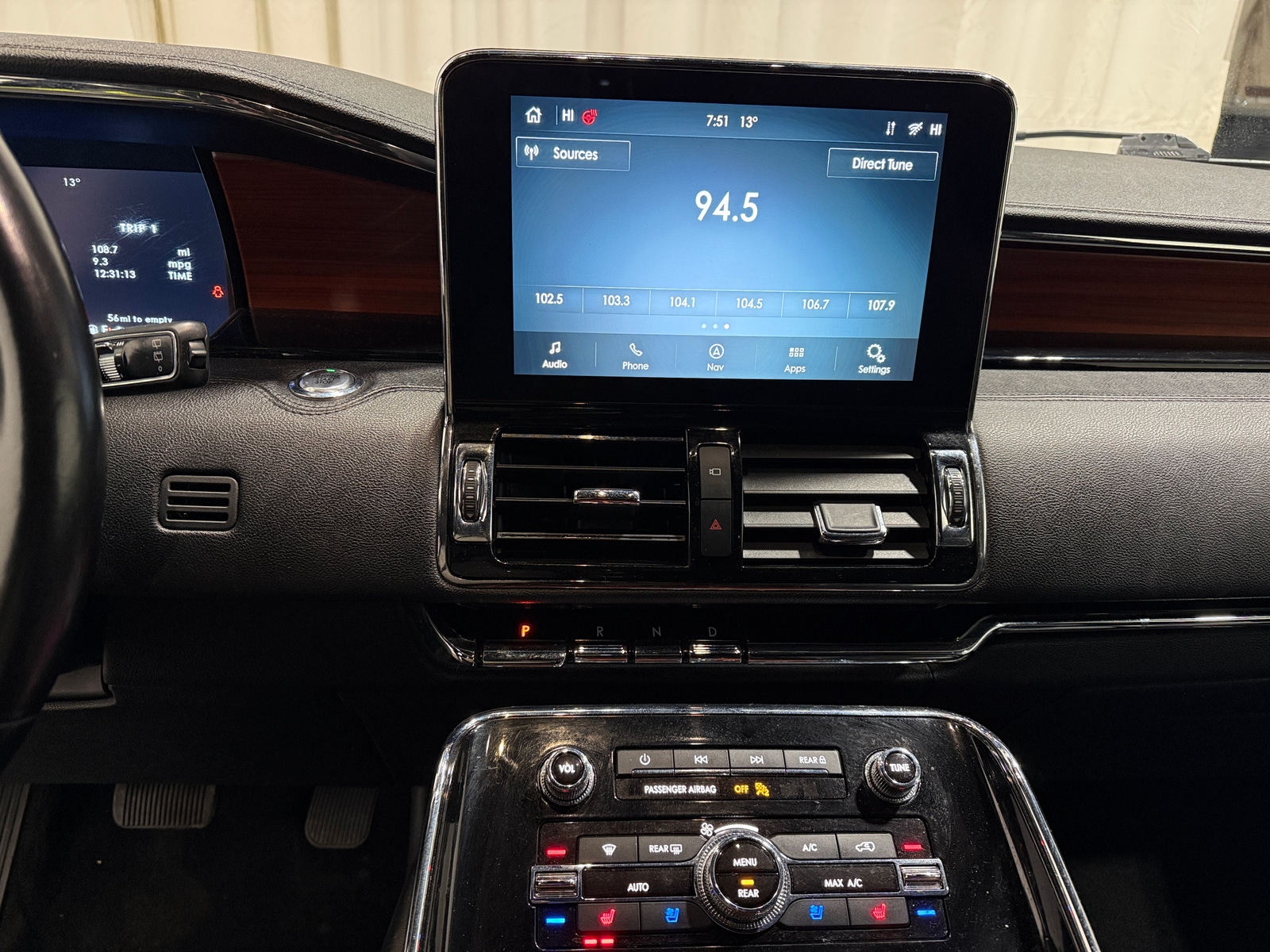 Thumbnail: 2021 Lincoln Navigator - 3