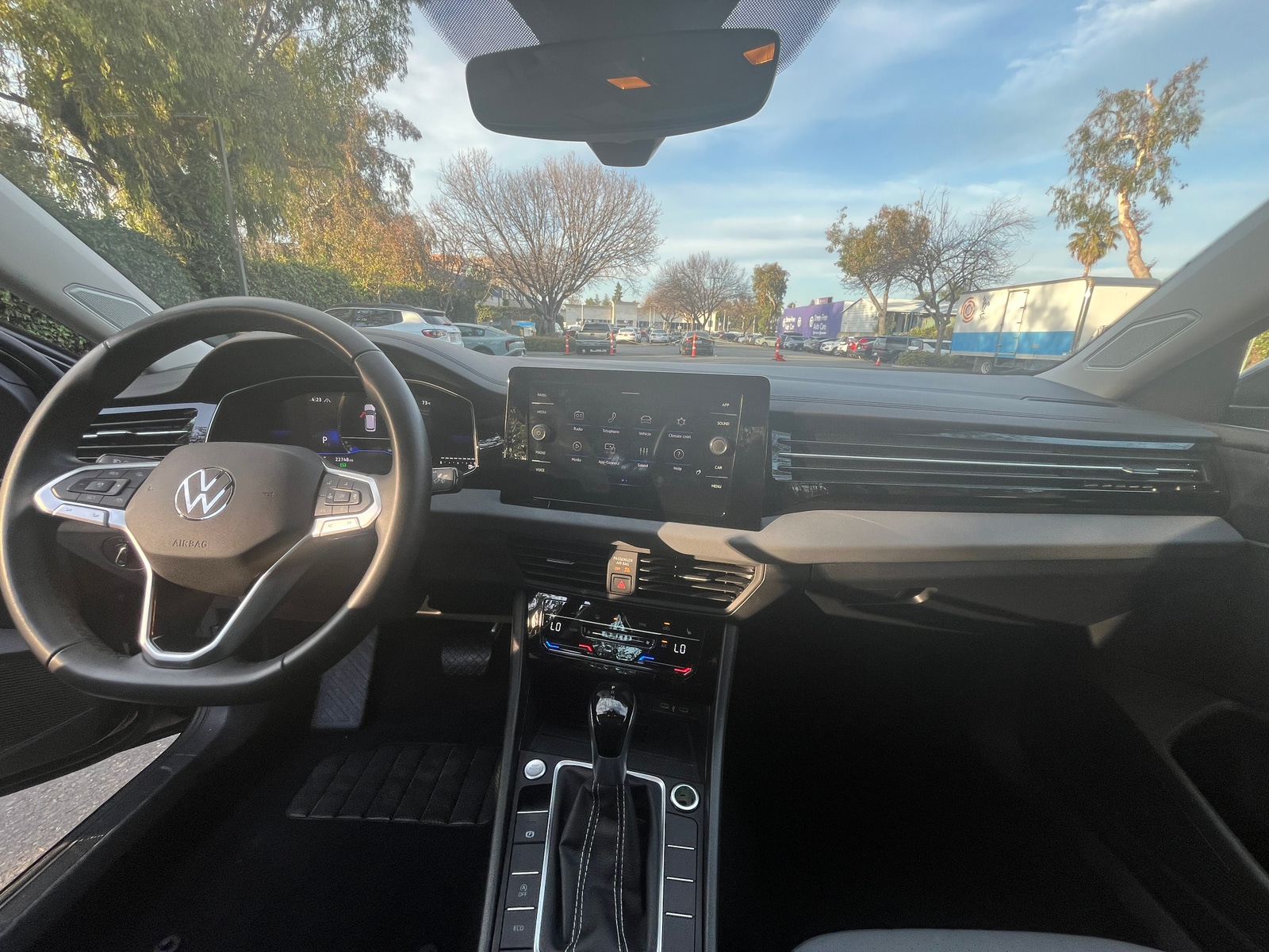 Thumbnail: 2025 Volkswagen Jetta - 3