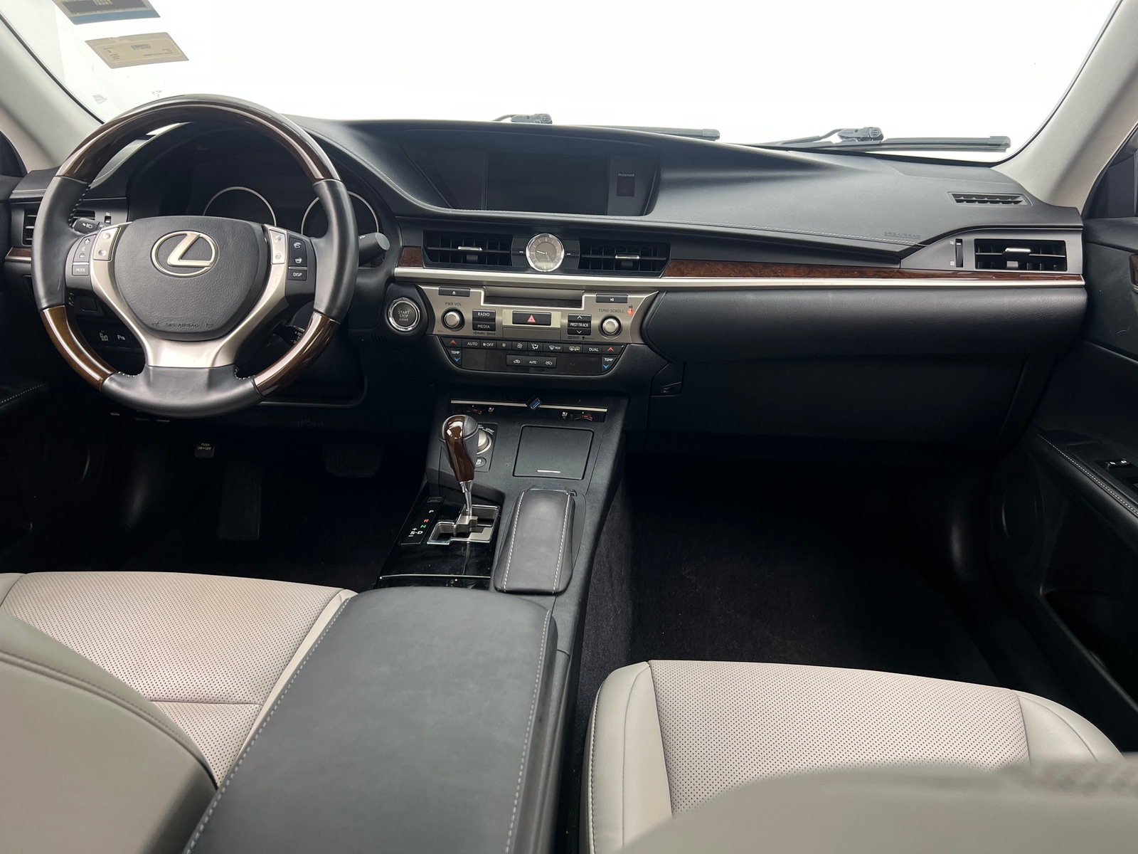 Thumbnail: 2015 Lexus ES - 2