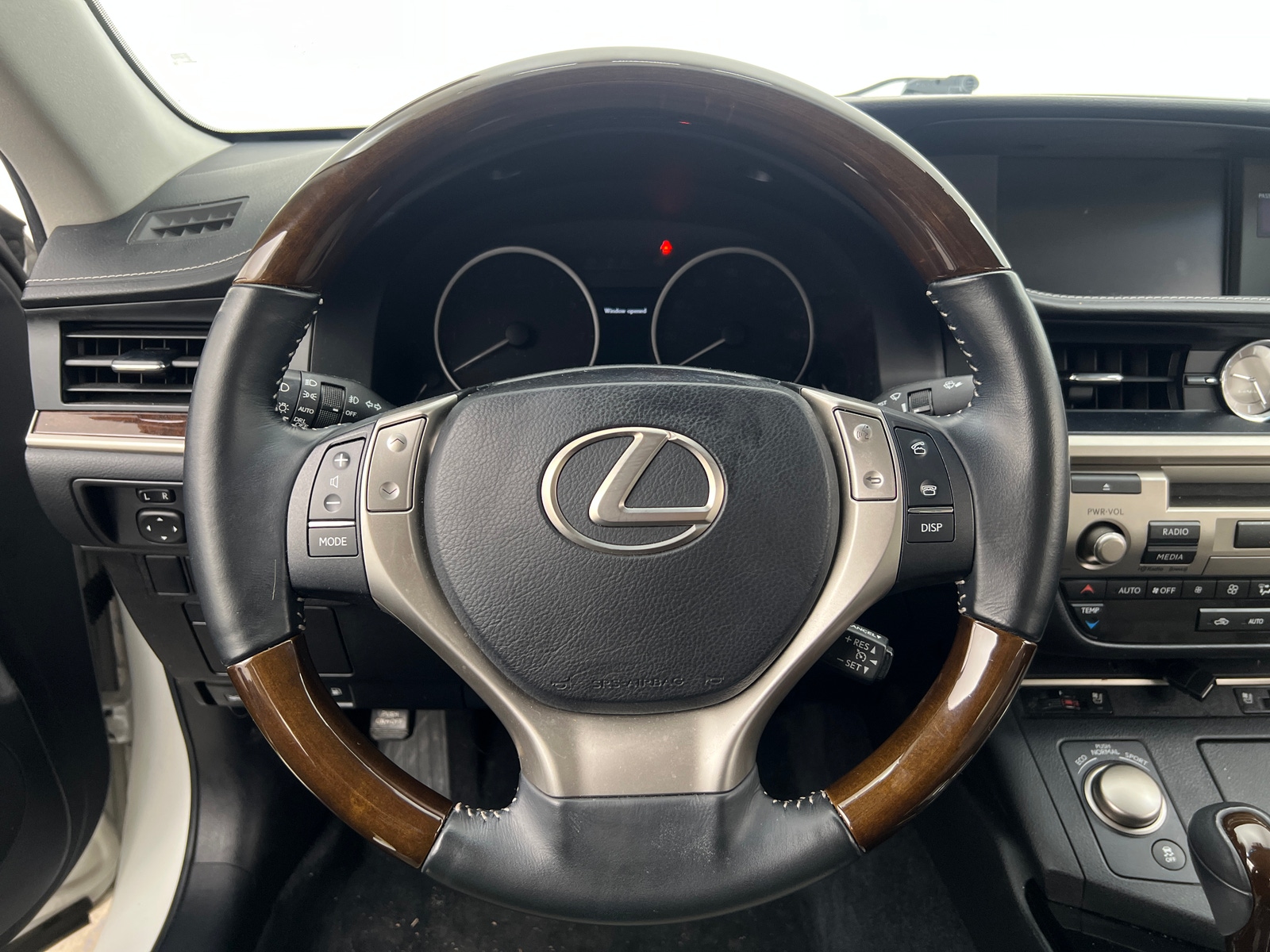 Thumbnail: 2015 Lexus ES - 4
