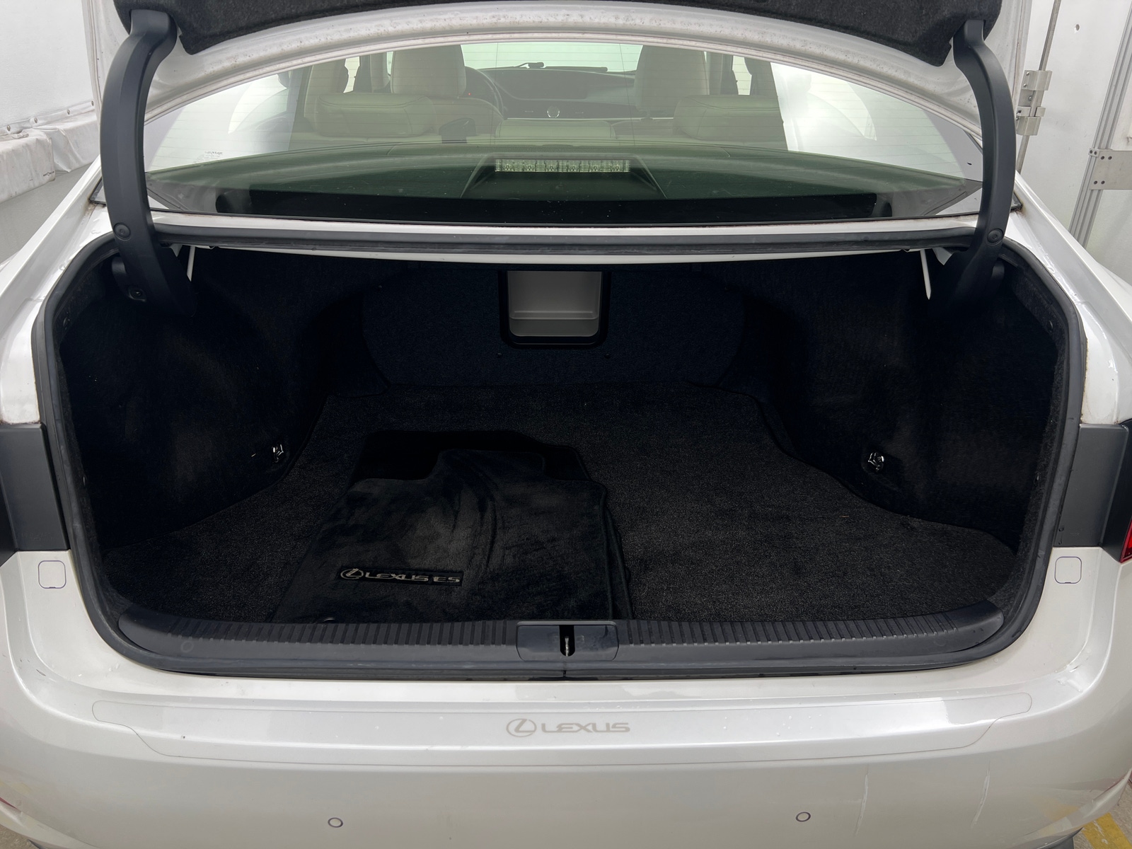 Thumbnail: 2015 Lexus ES - 6