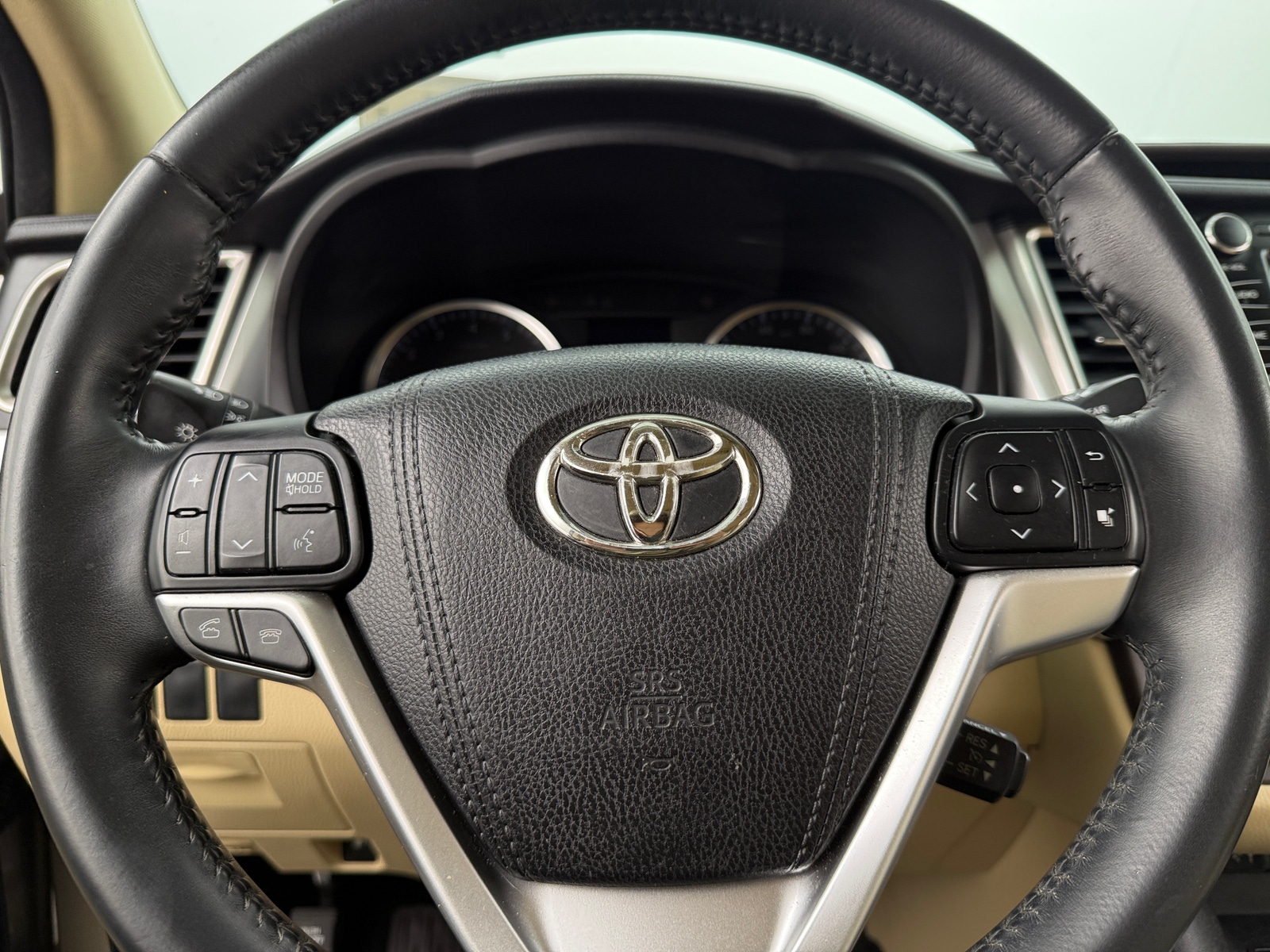 Thumbnail: 2016 Toyota Highlander - 4