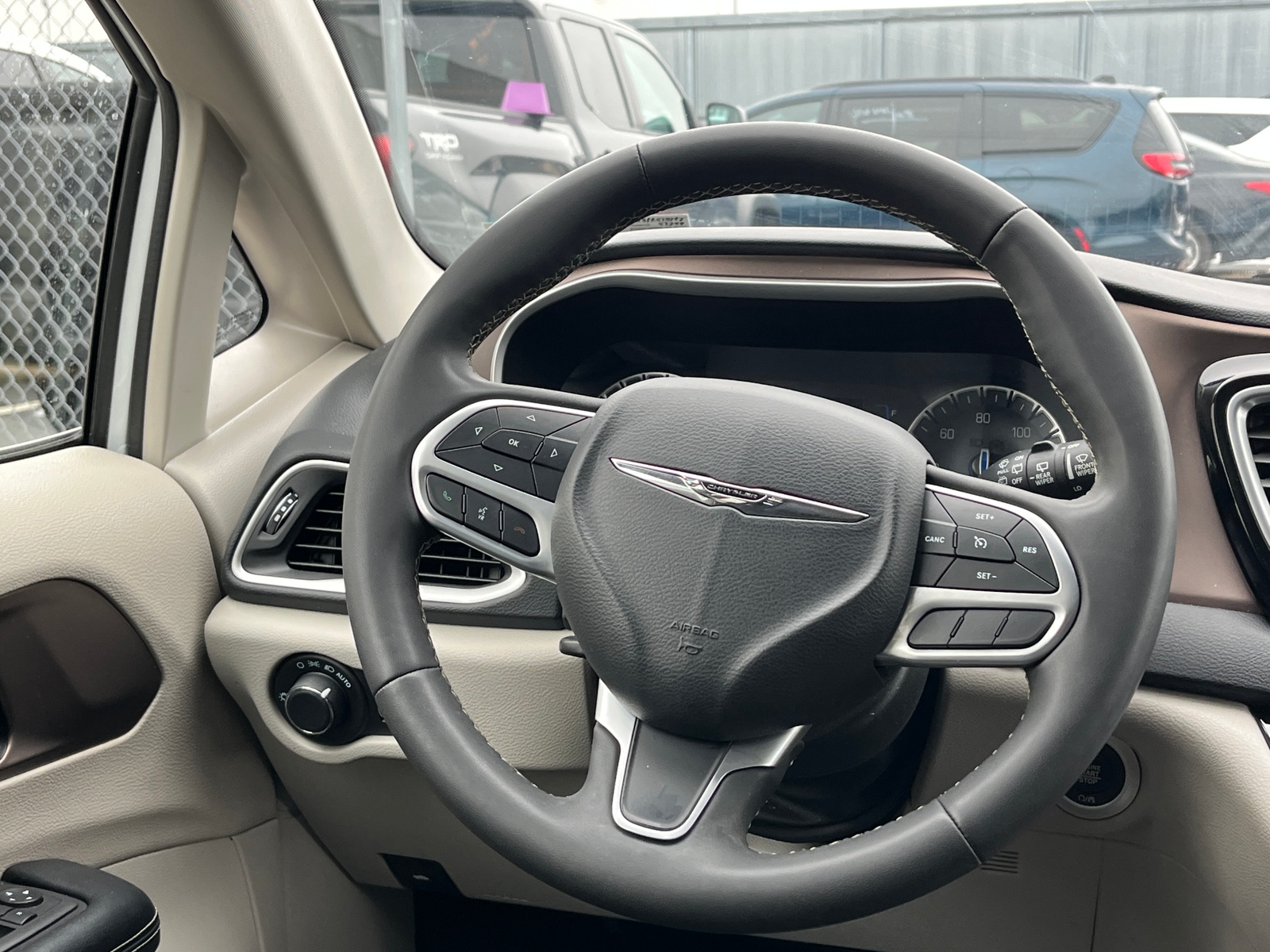 Thumbnail: 2023 Chrysler Voyager - 5