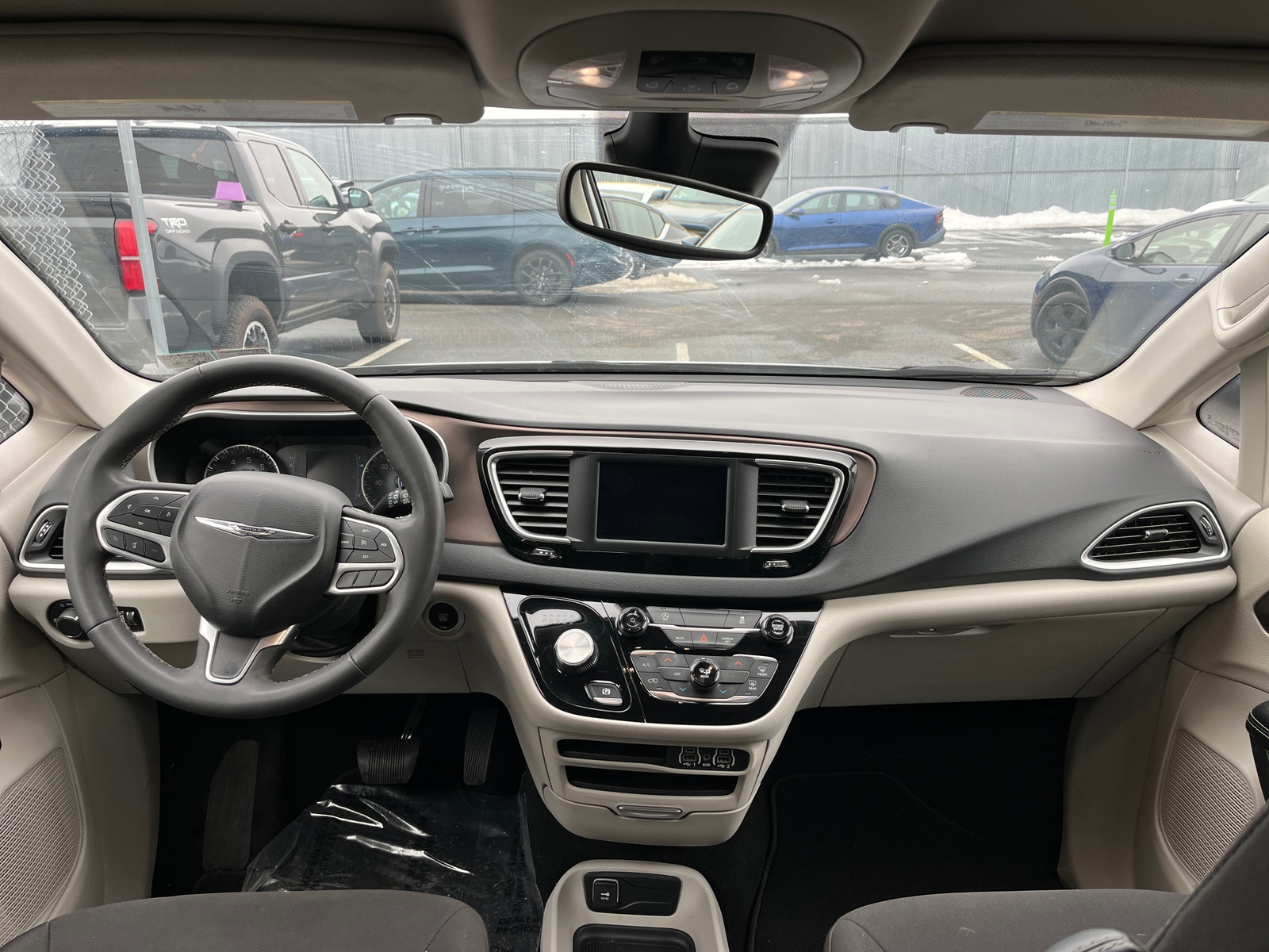 Thumbnail: 2023 Chrysler Voyager - 3