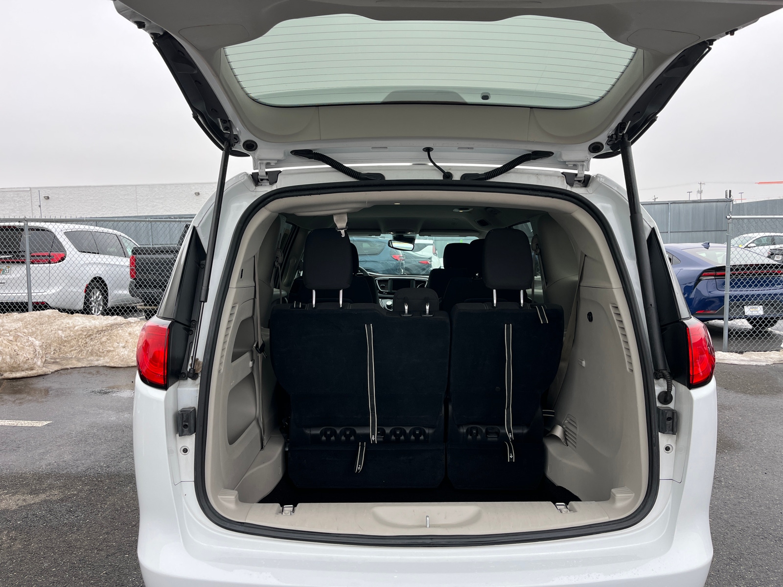 Thumbnail: 2023 Chrysler Voyager - 7