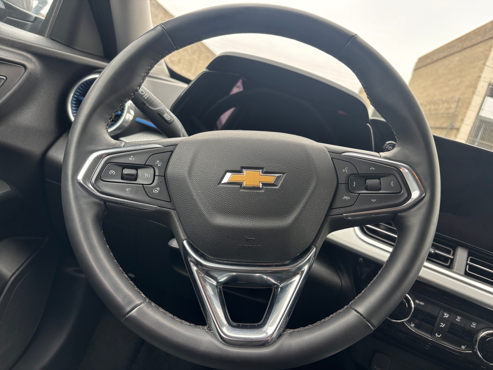 Thumbnail: 2025 Chevrolet Trax - 5