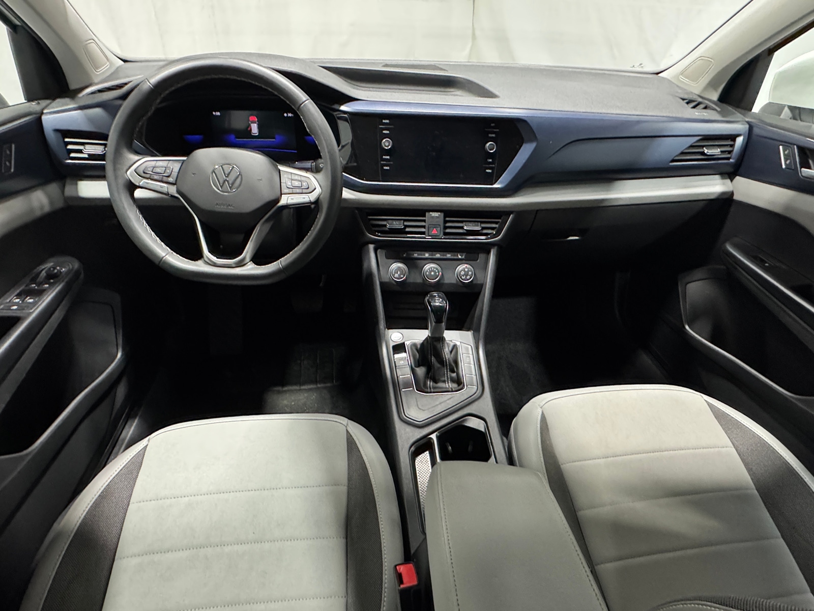 Thumbnail: 2022 Volkswagen Taos - 3