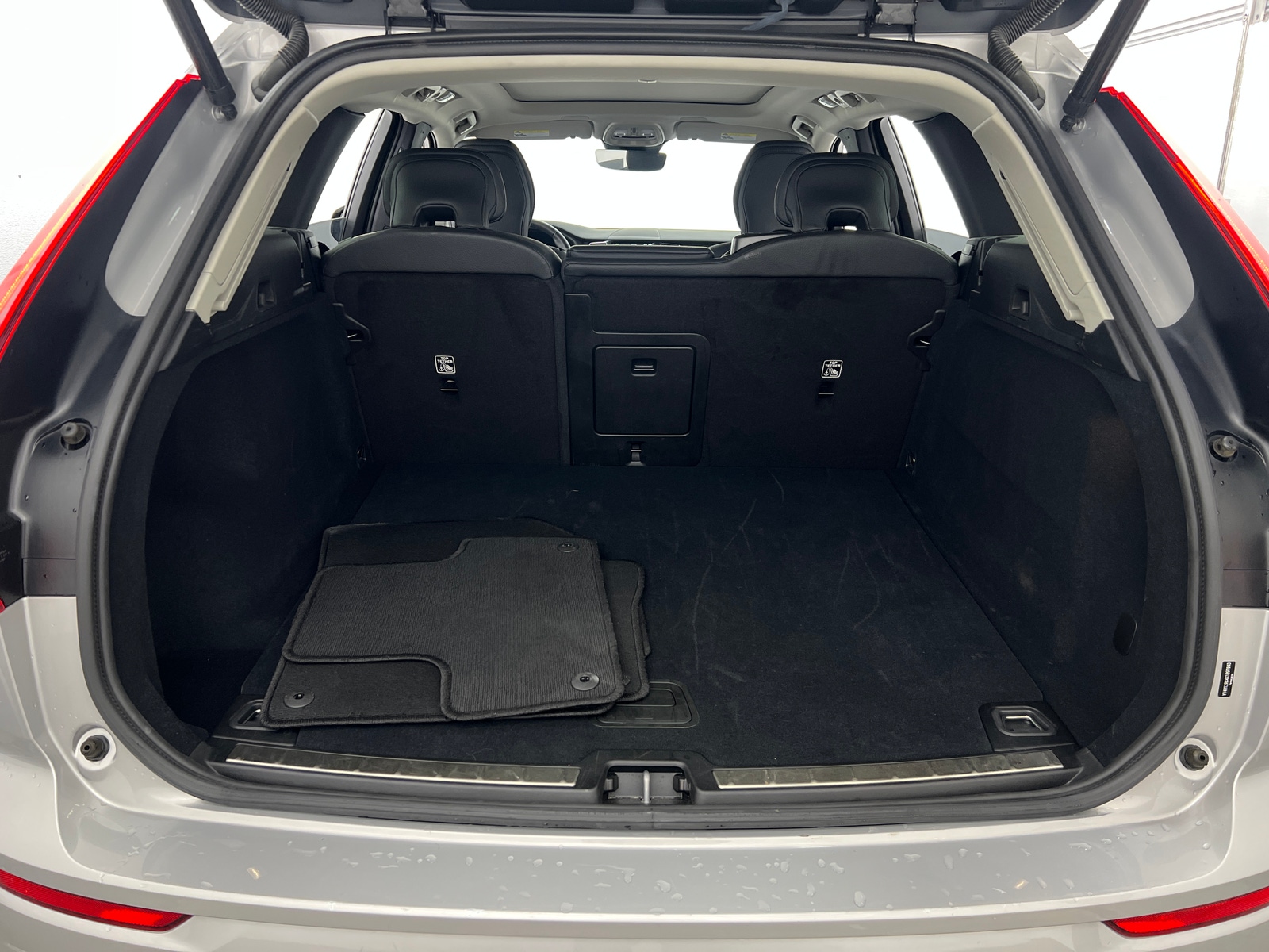 Thumbnail: 2025 Volvo XC60 - 6