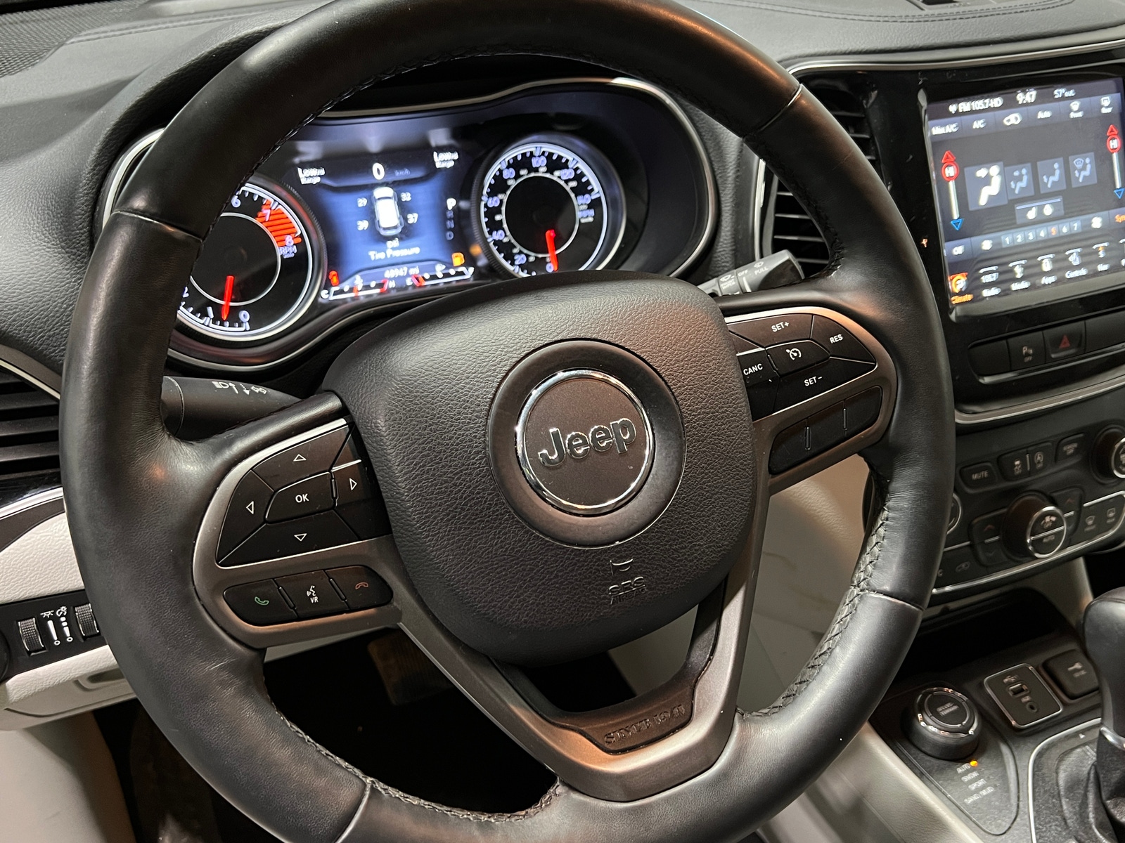 Thumbnail: 2019 Jeep Cherokee - 4