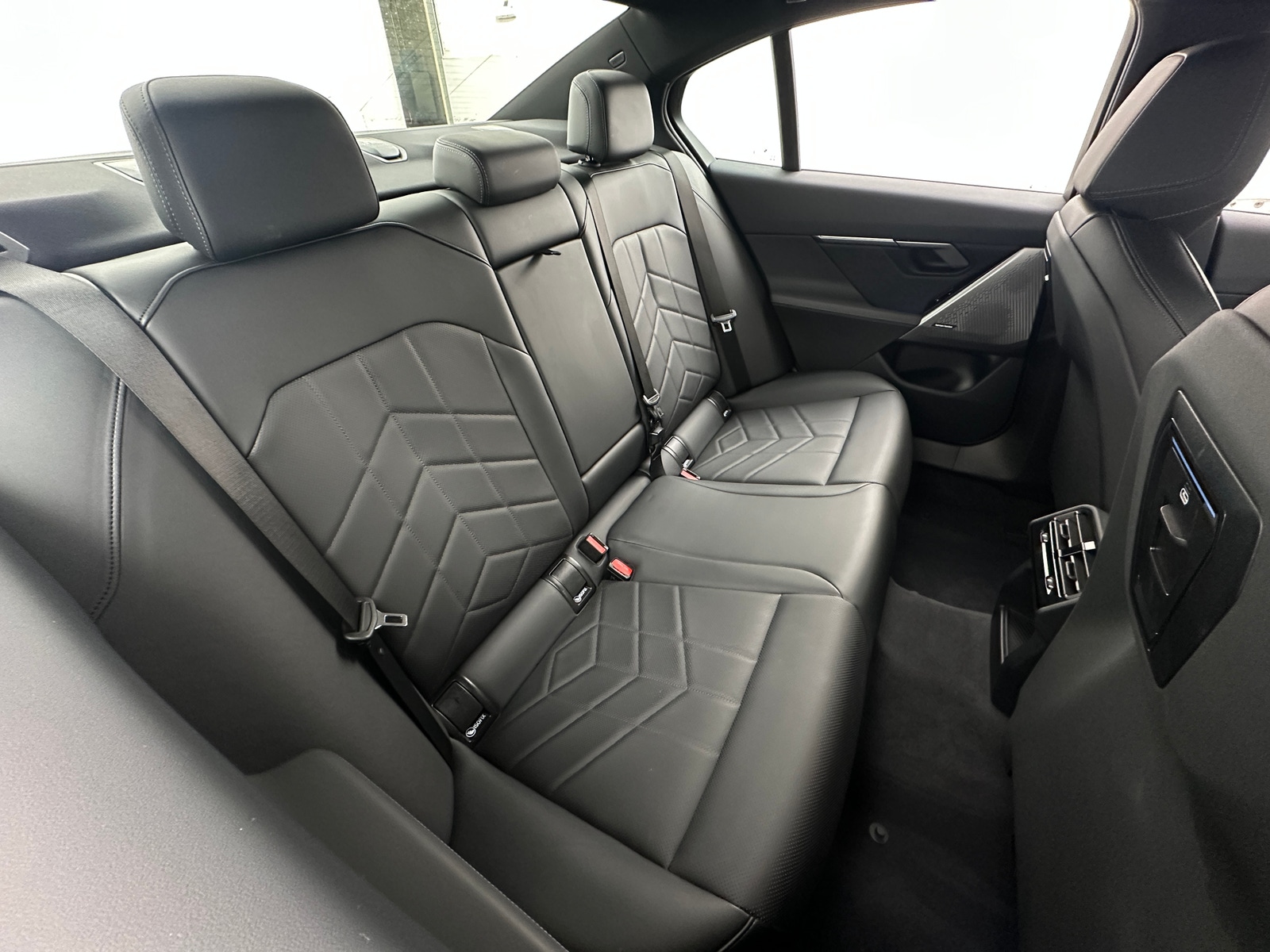 Thumbnail: 2026 BMW 5 Series - 5