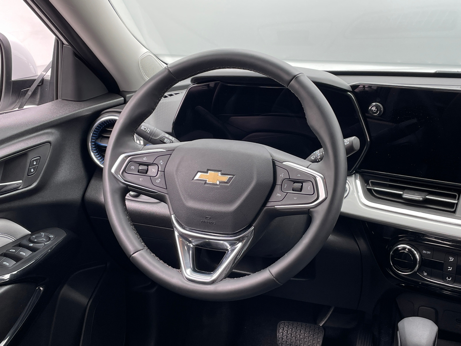 Thumbnail: 2025 Chevrolet Trax - 5