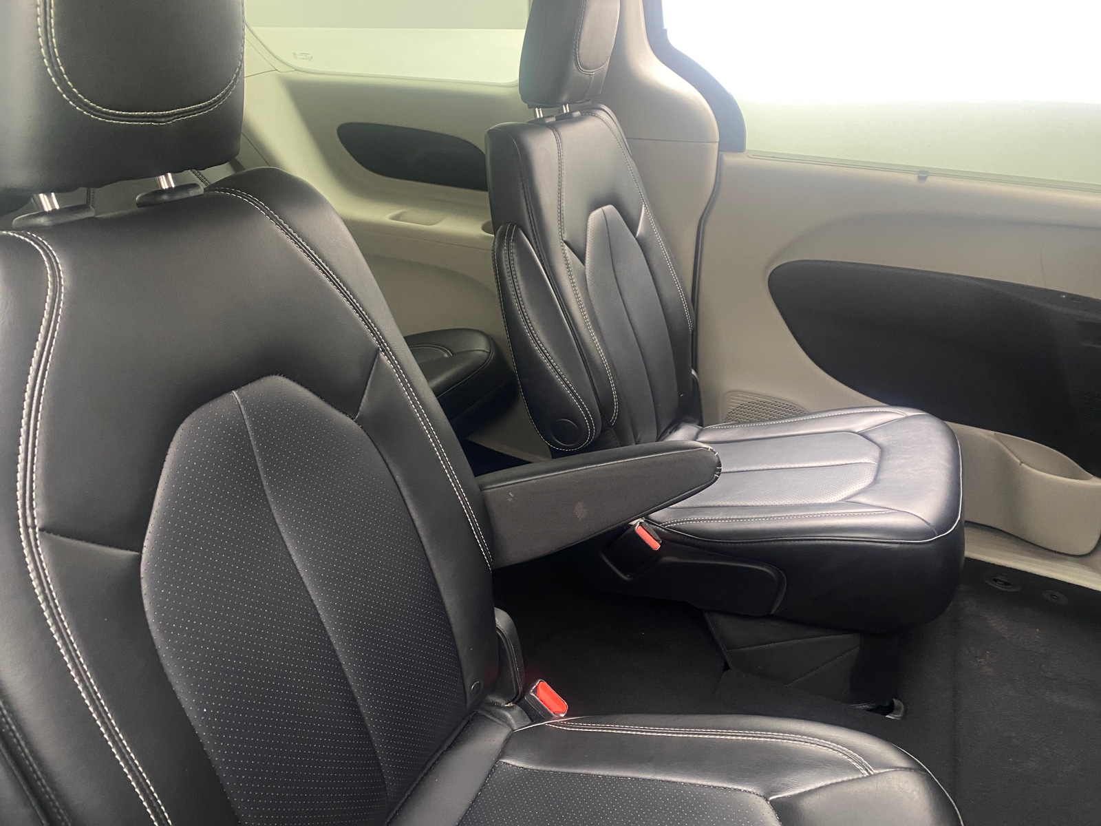 Thumbnail: 2023 Chrysler Pacifica - 5