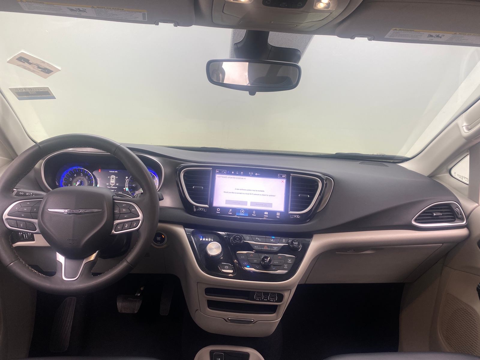 Thumbnail: 2023 Chrysler Pacifica - 2