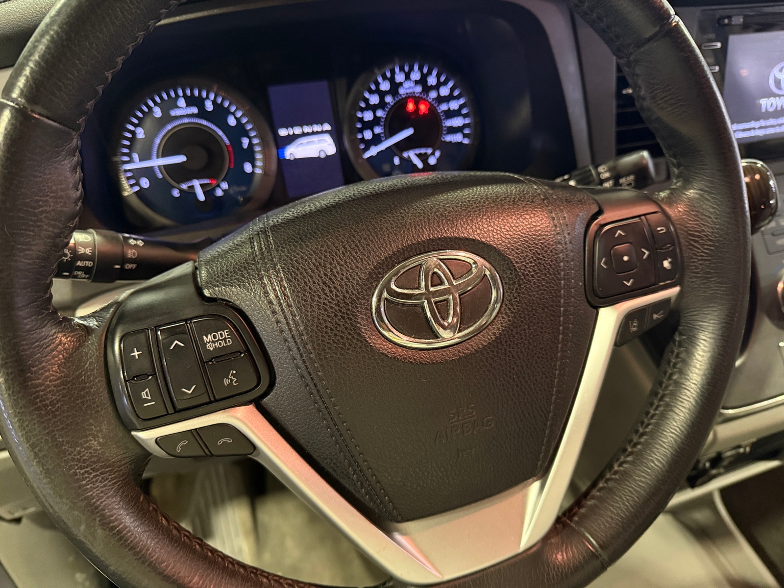 Thumbnail: 2018 Toyota Sienna - 4