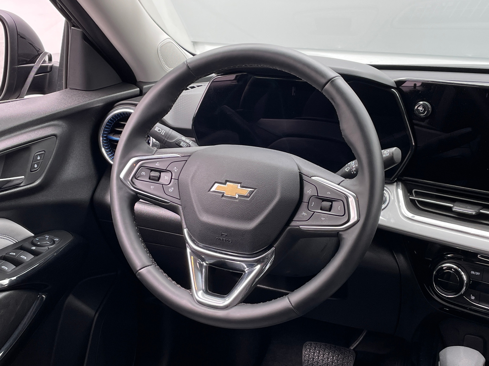 Thumbnail: 2025 Chevrolet Trax - 5