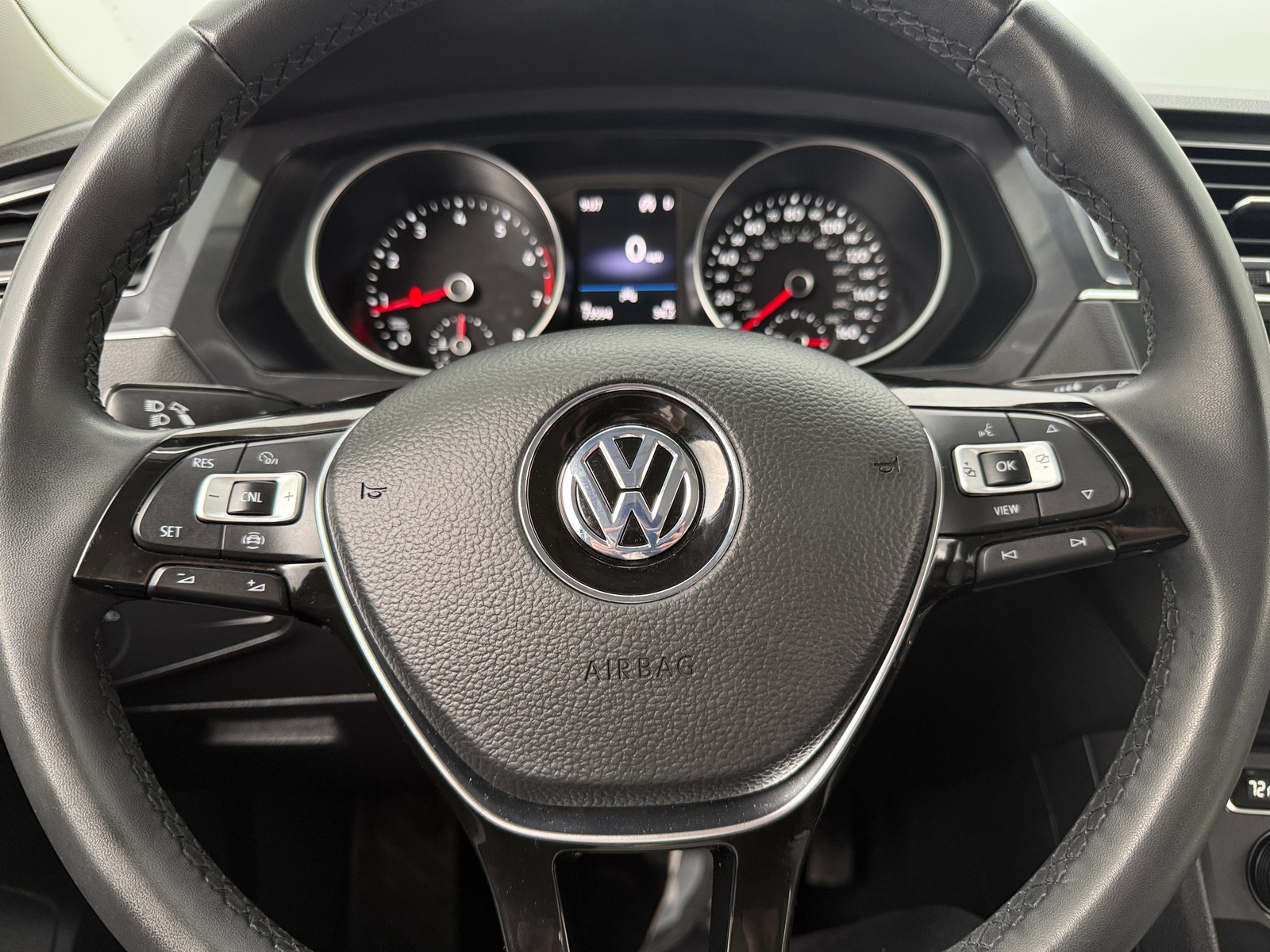 Thumbnail: 2020 Volkswagen Tiguan - 4