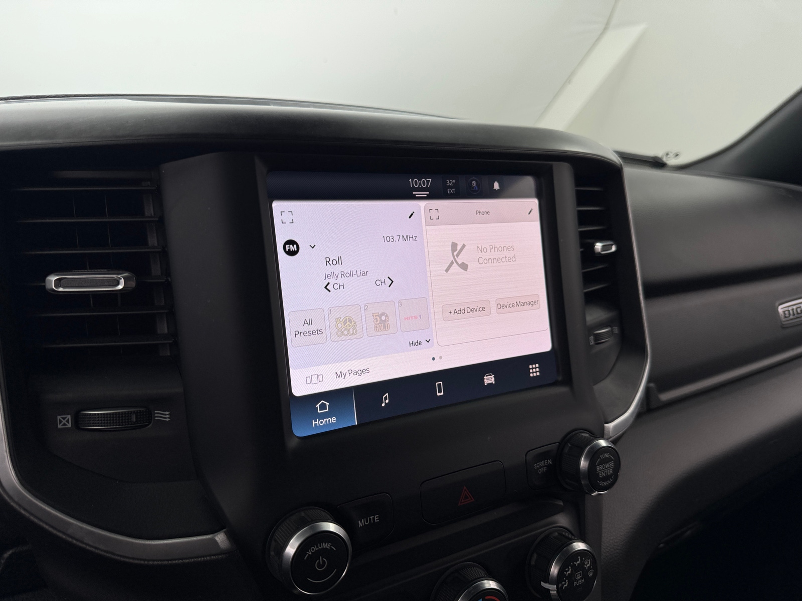 Thumbnail: 2022 RAM 1500 - 4