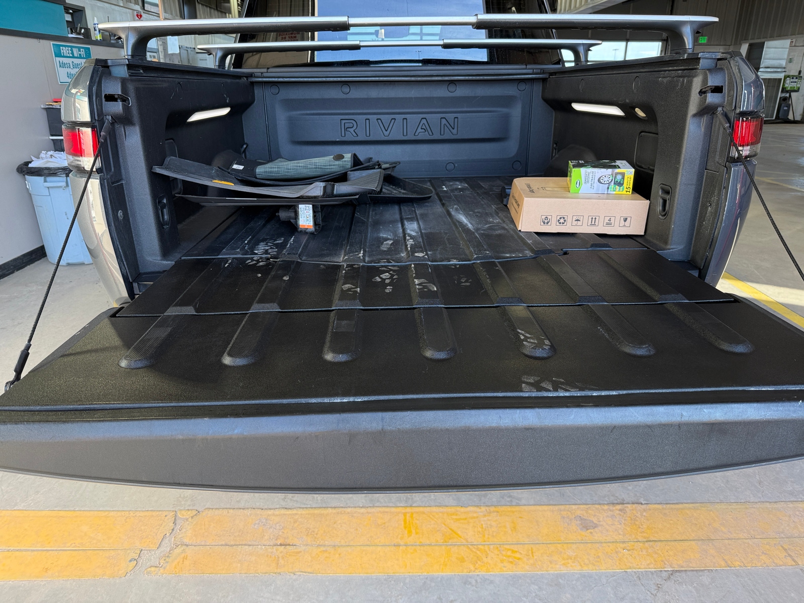 Thumbnail: 2022 Rivian R1T - 6