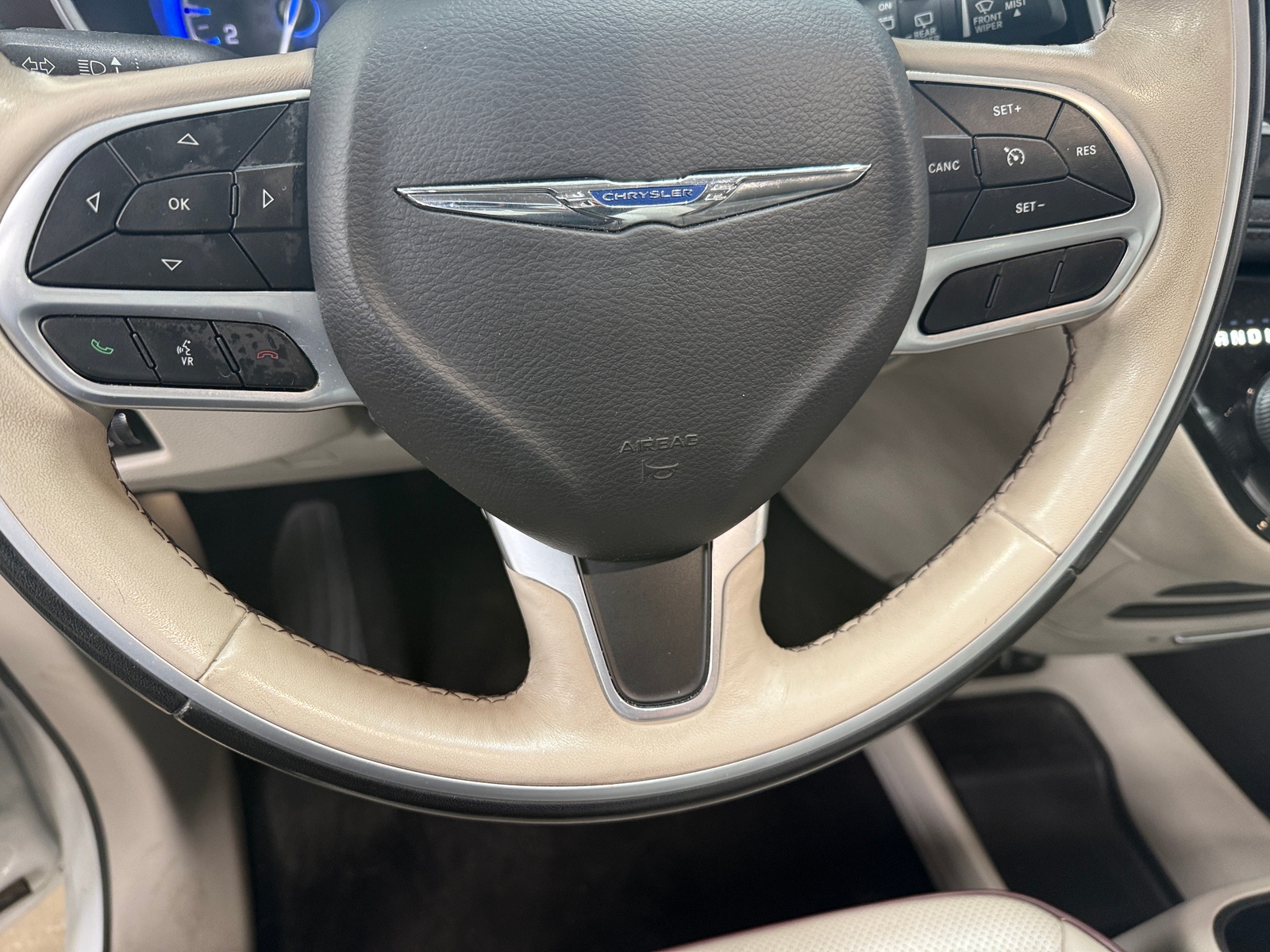 Thumbnail: 2020 Chrysler Pacifica - 4