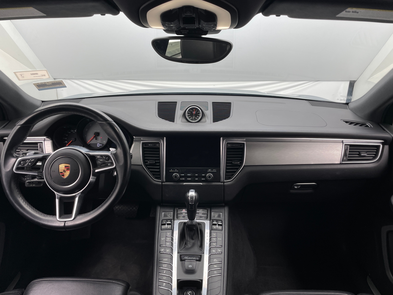 Thumbnail: 2017 Porsche Macan - 2