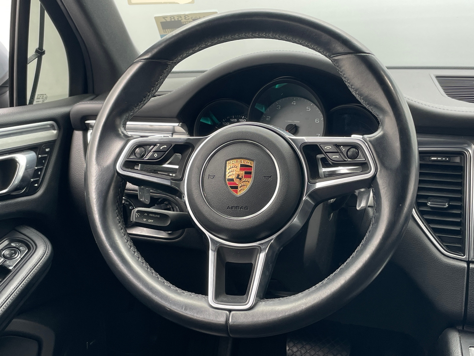 Thumbnail: 2017 Porsche Macan - 4