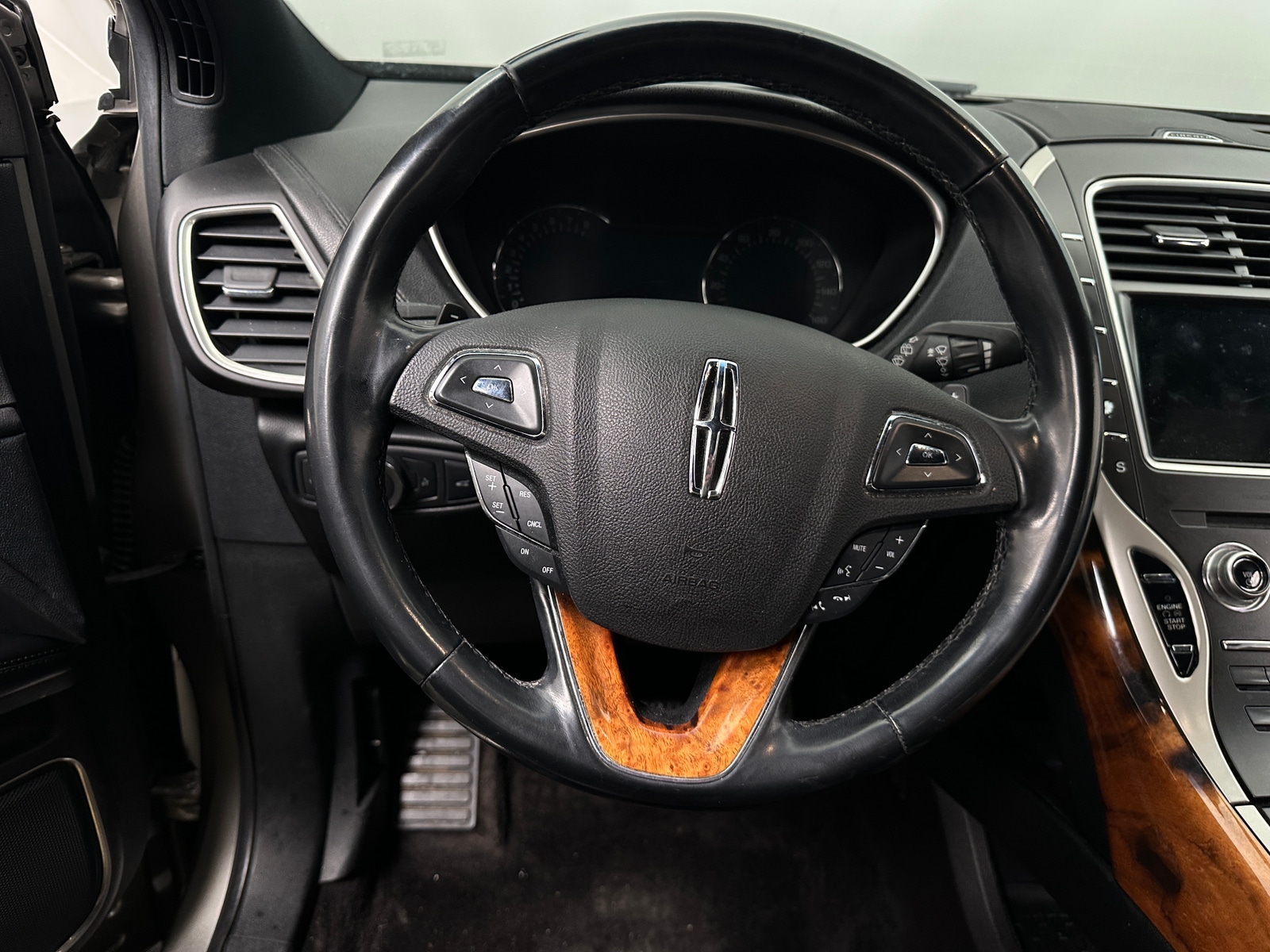 Thumbnail: 2017 Lincoln MKX - 4