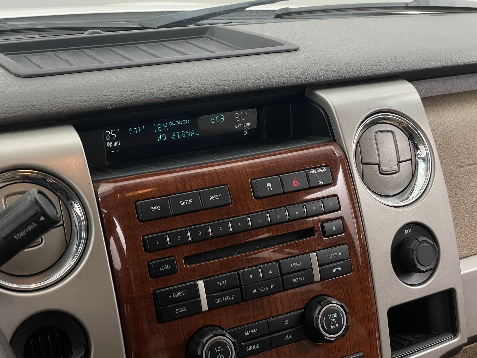 Thumbnail: 2010 Ford Econoline - 3