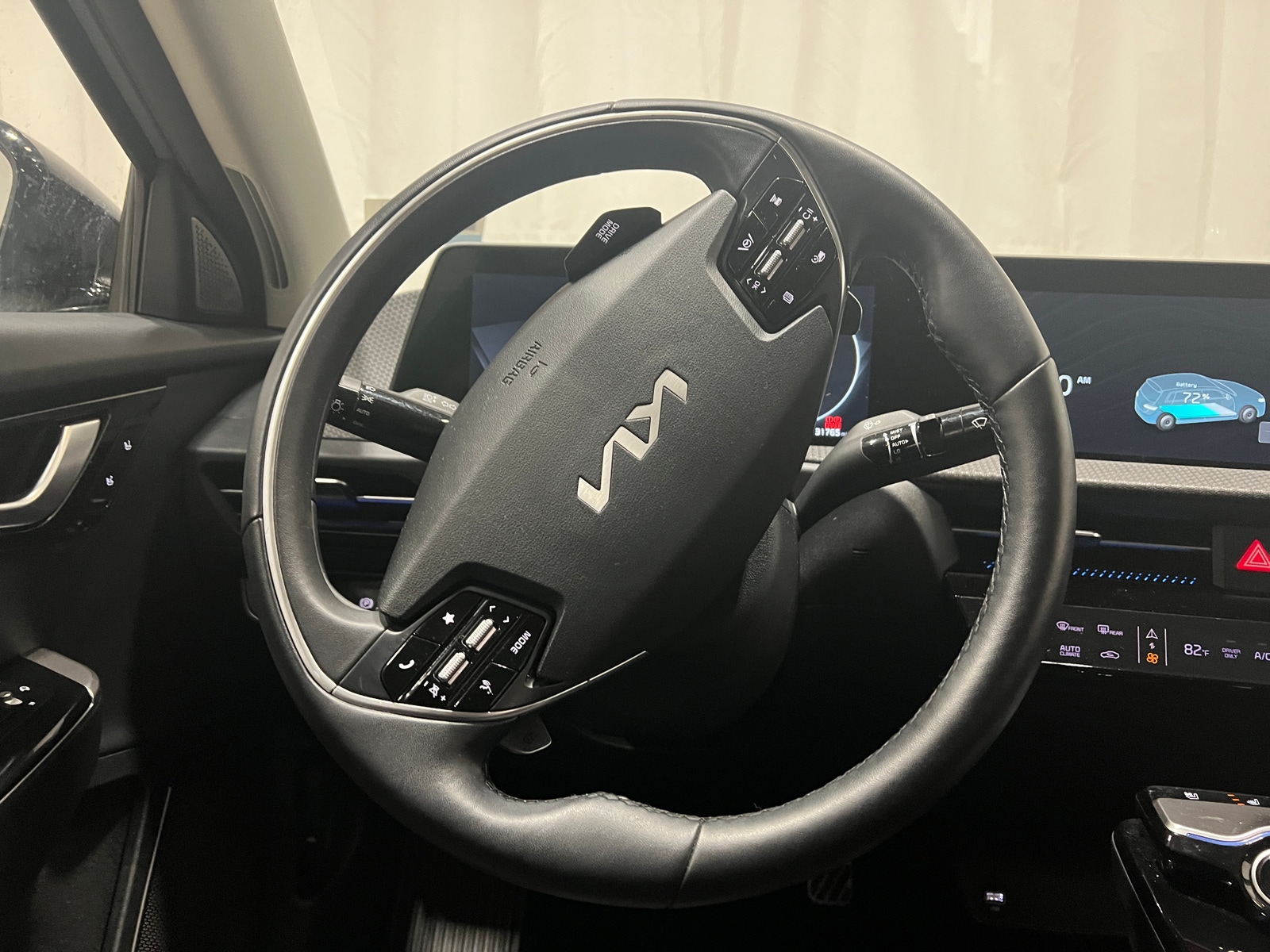 Thumbnail: 2022 Kia EV6 - 4