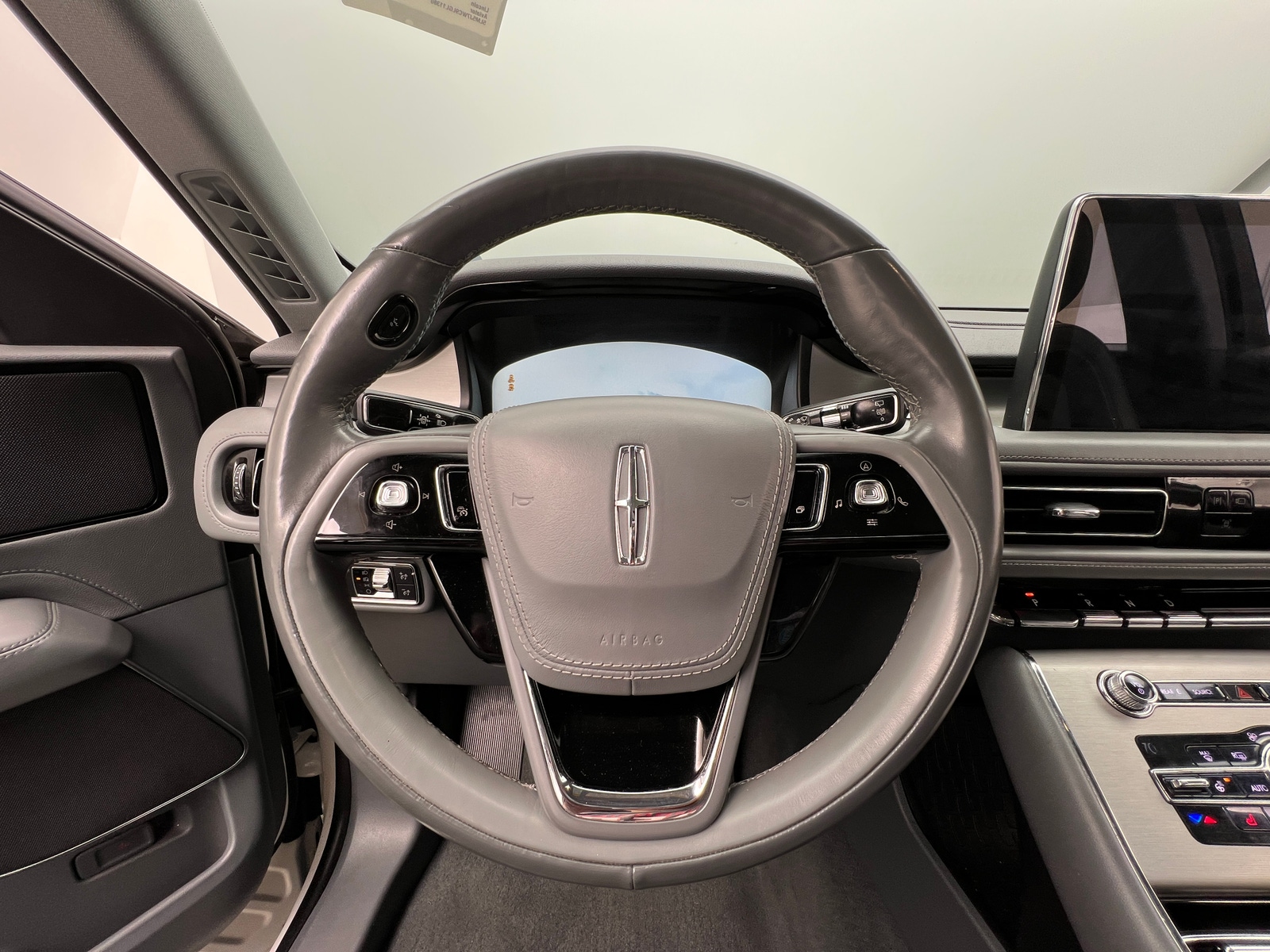 Thumbnail: 2020 Lincoln Aviator - 4