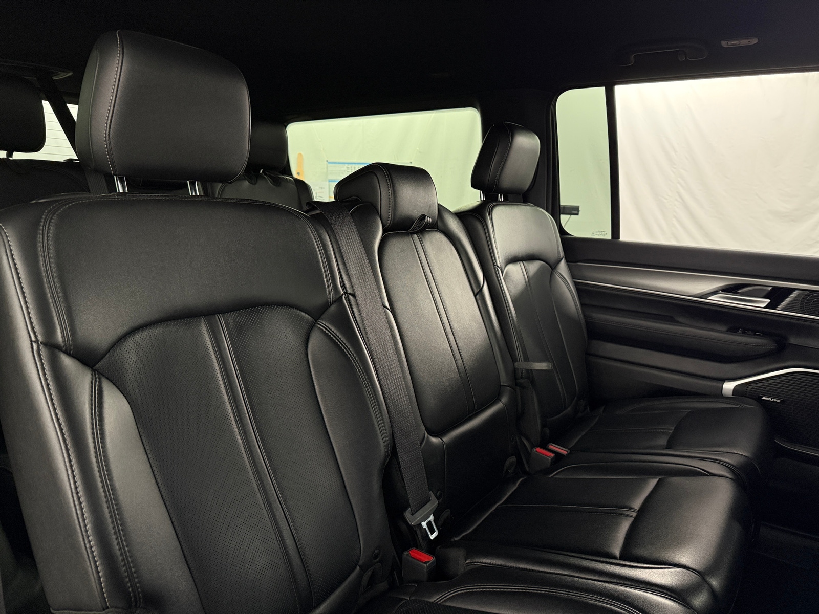 Thumbnail: 2025 Jeep Wagoneer - 5