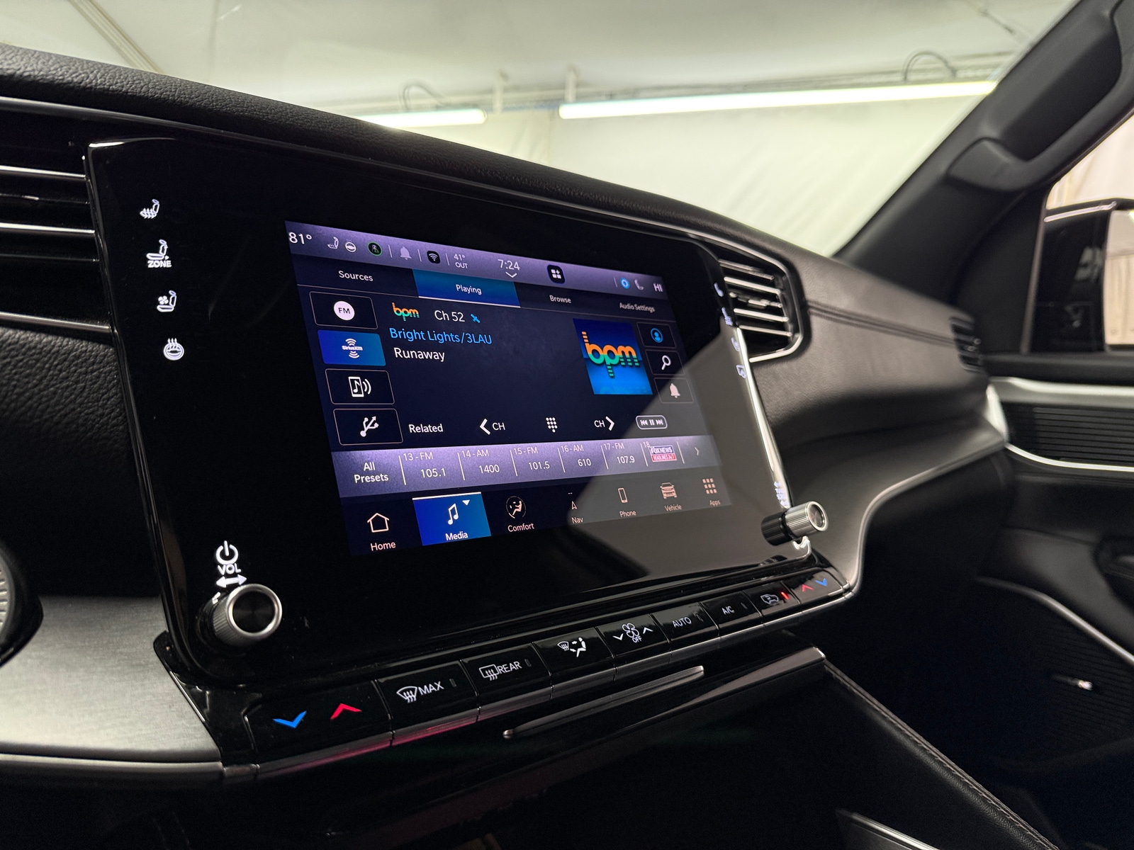 Thumbnail: 2025 Jeep Wagoneer - 3